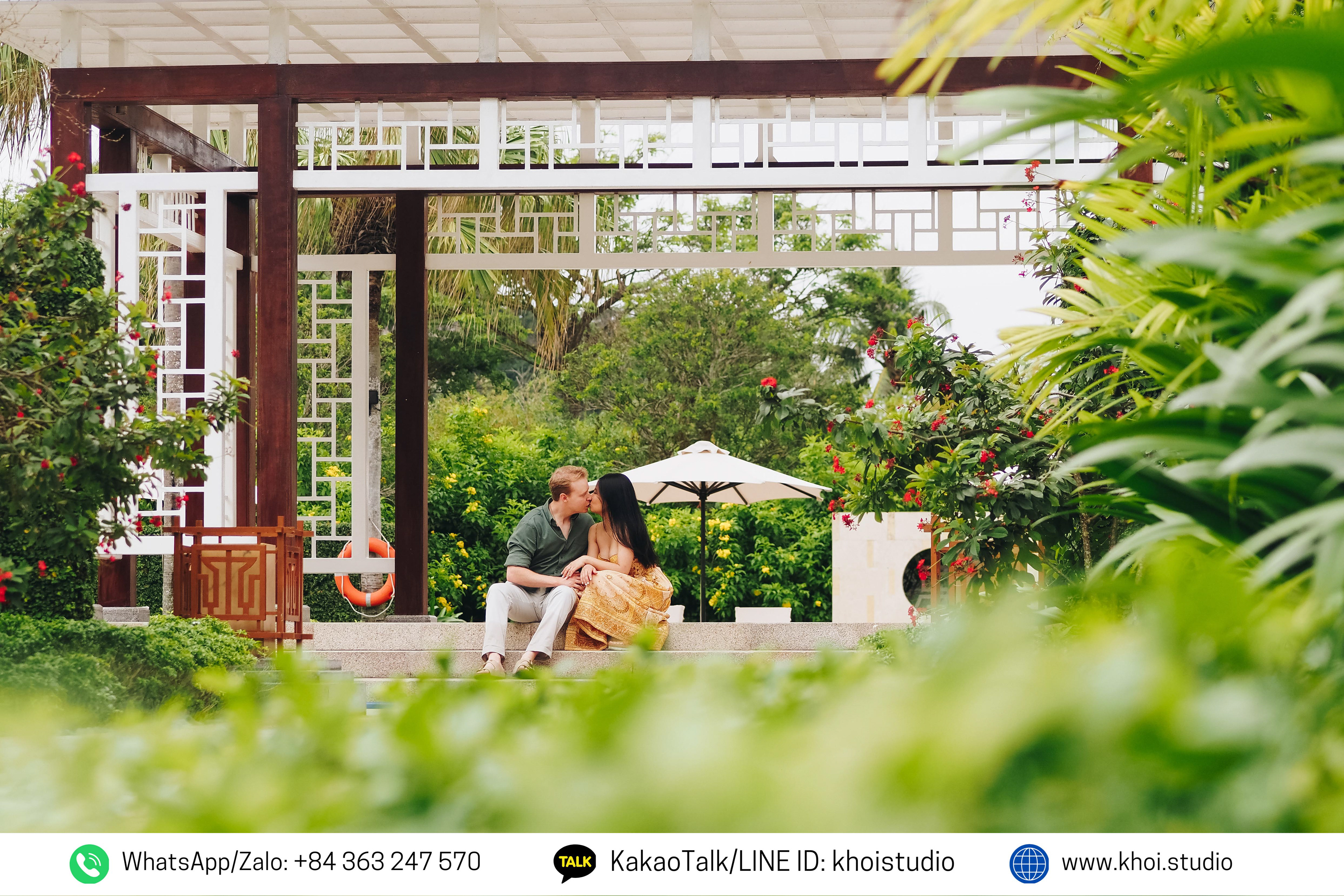 Romantic proposal photo shoot on Da Nang beach