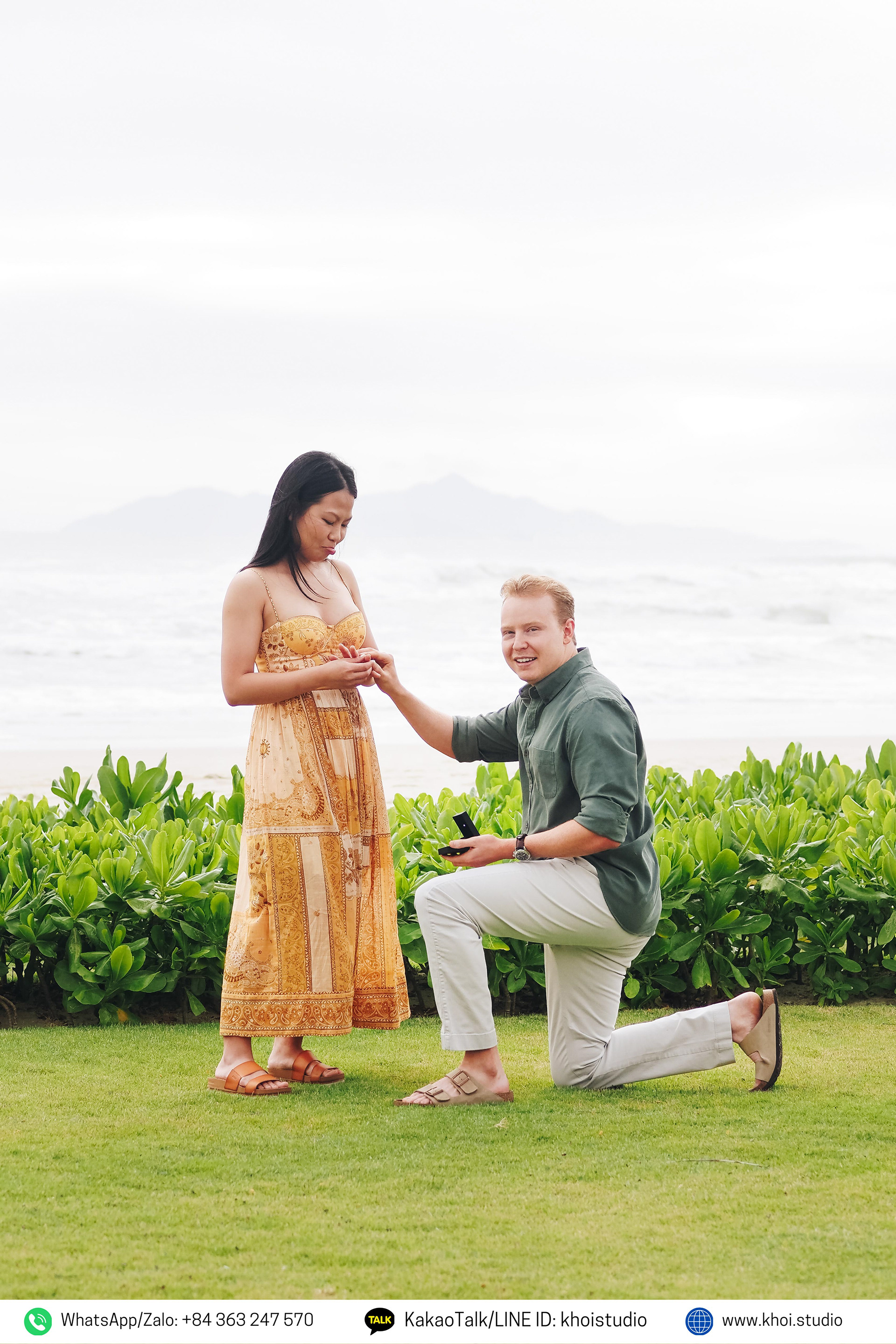 Romantic proposal photo shoot on Da Nang beach
