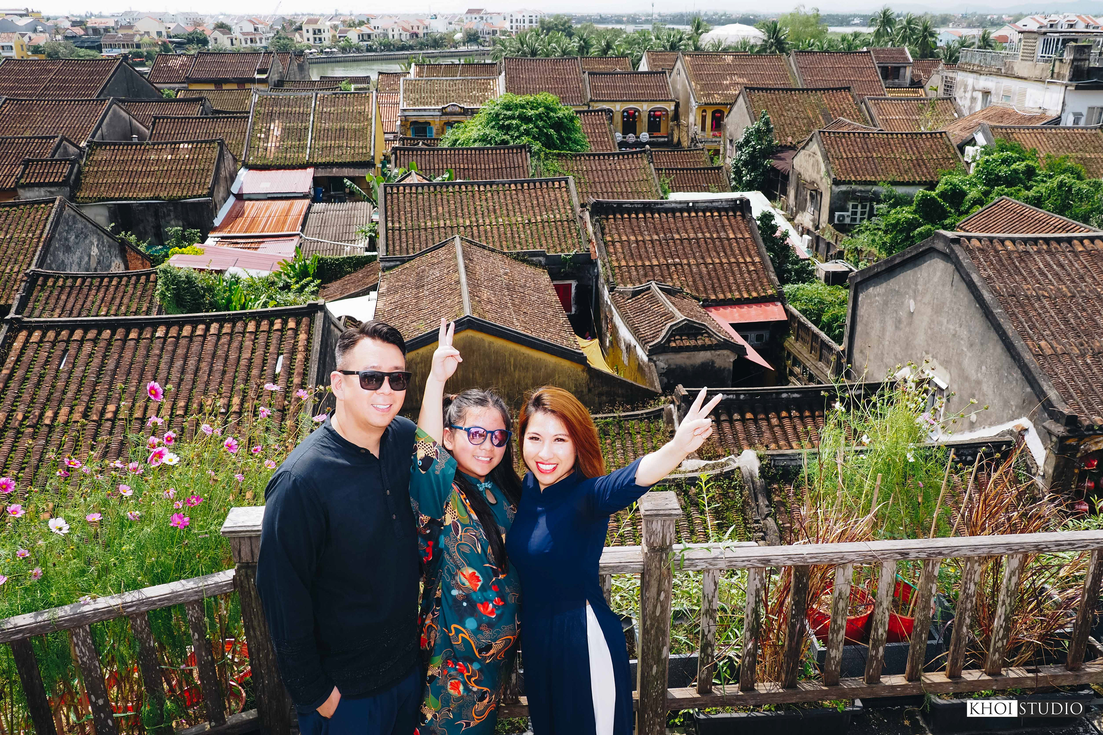Family photo shoot in Hoi An ancient town (Vietnam) - Family from Australia