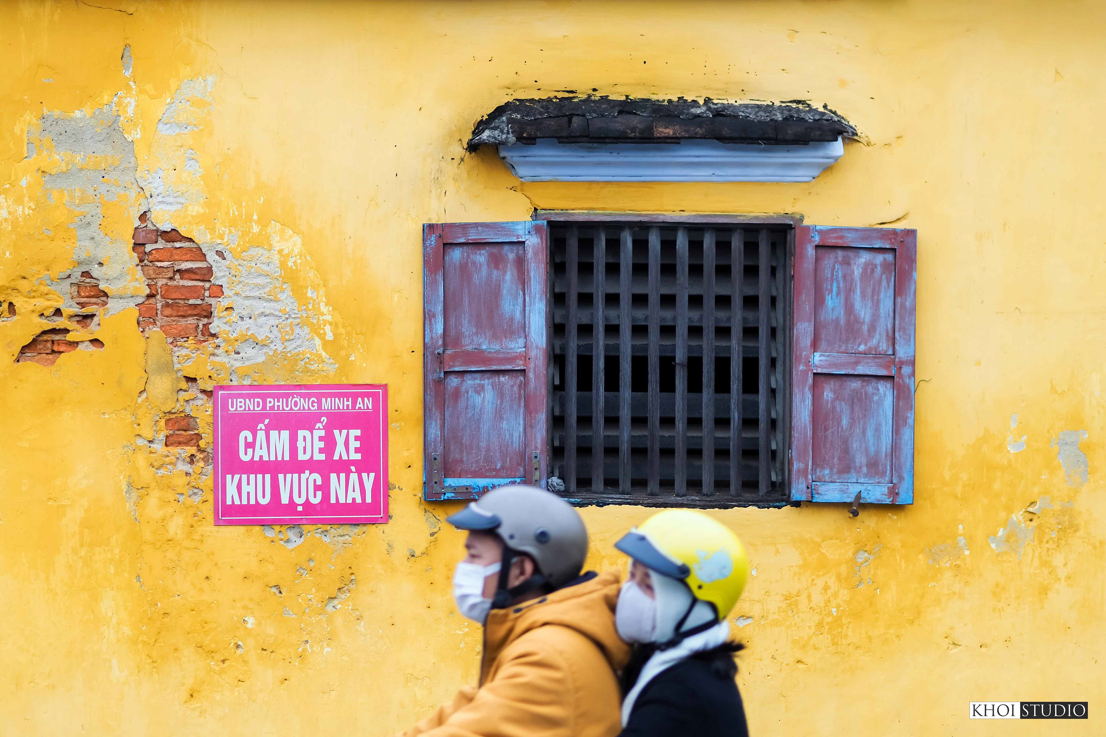 Snapshot on the streets of Hoi An, Vietnam