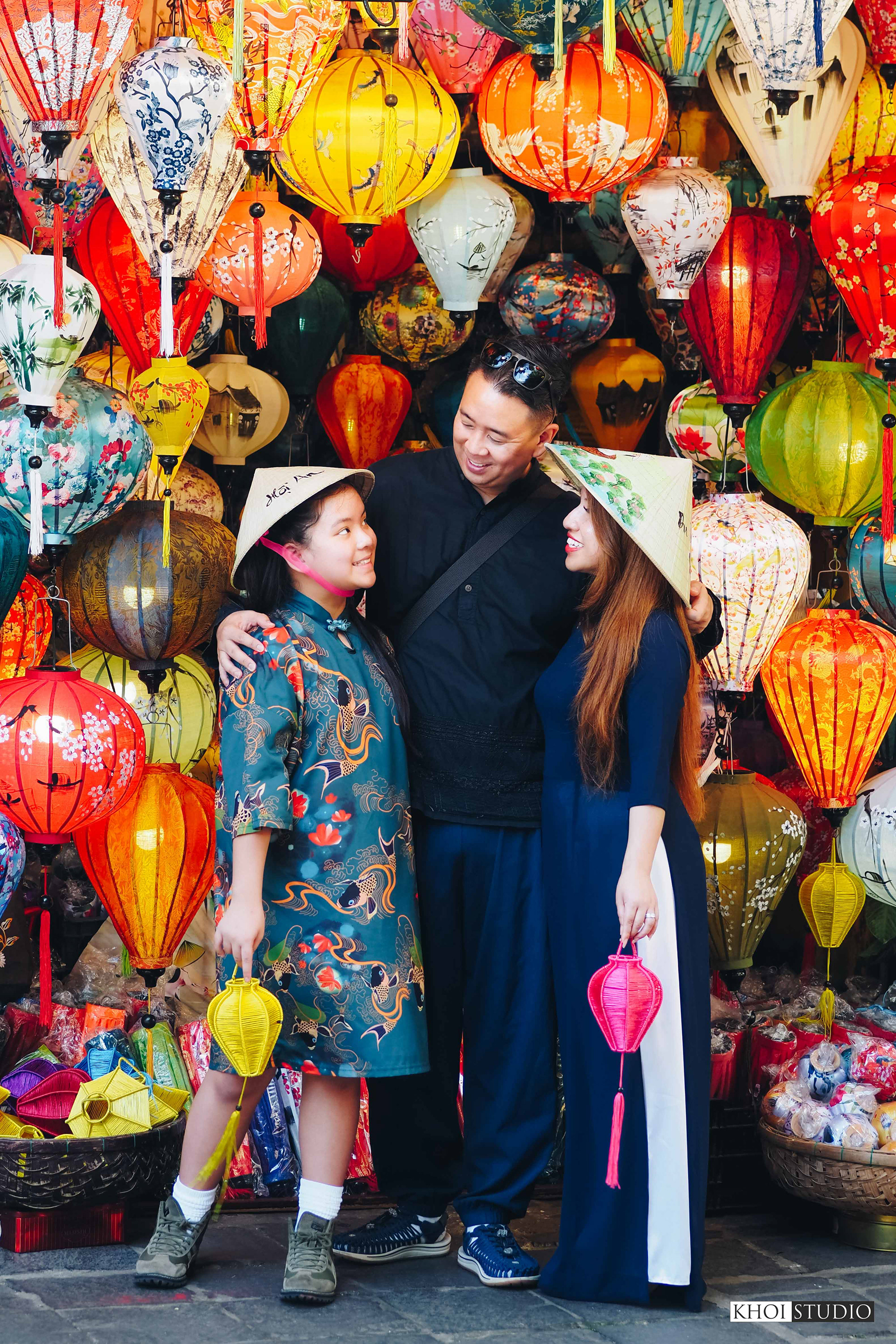 Family photo shoot in Hoi An ancient town (Vietnam) - Family from Australia