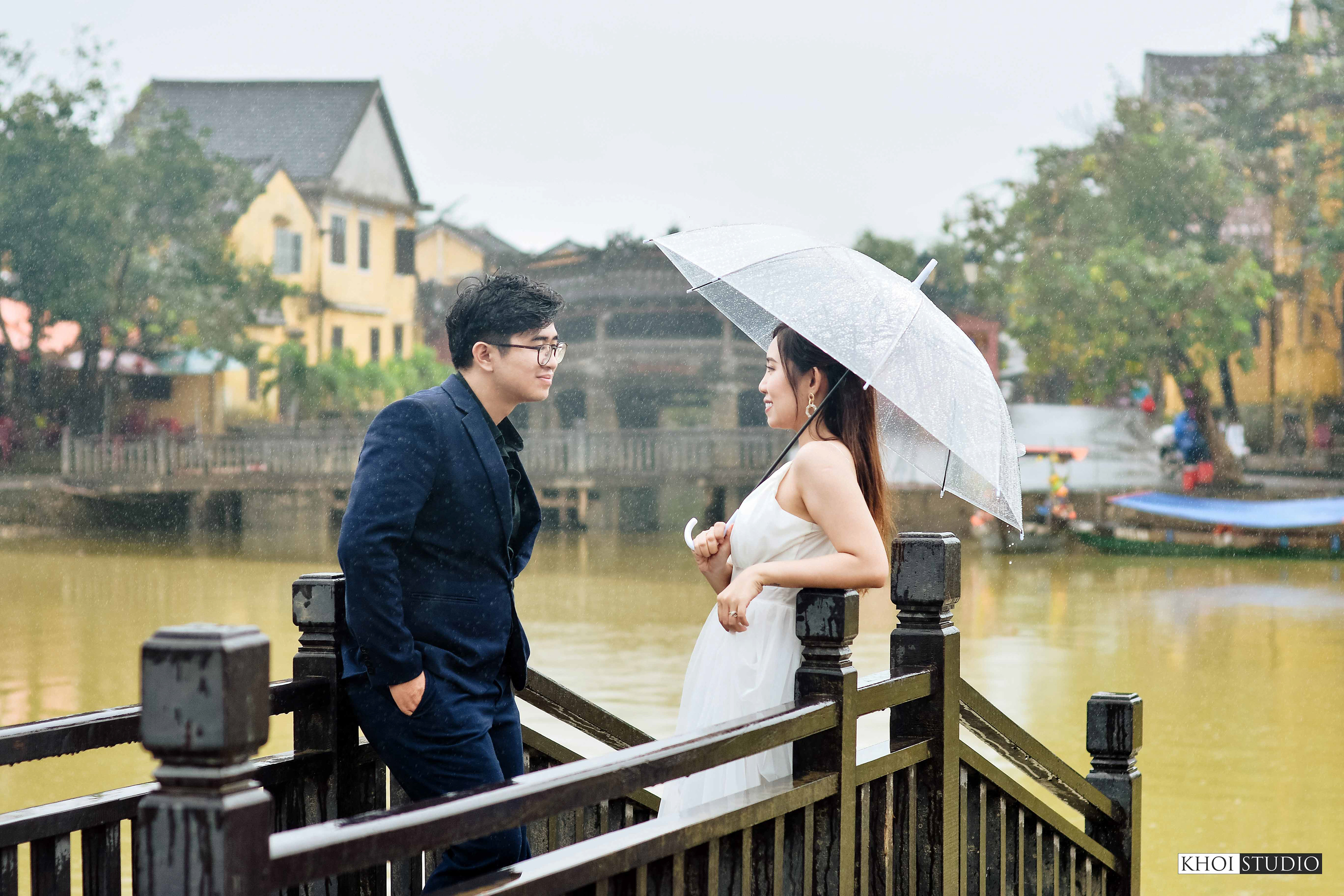 Couple photoshoot in the rainy season in Hoi An ancient town | Couple from Saigon