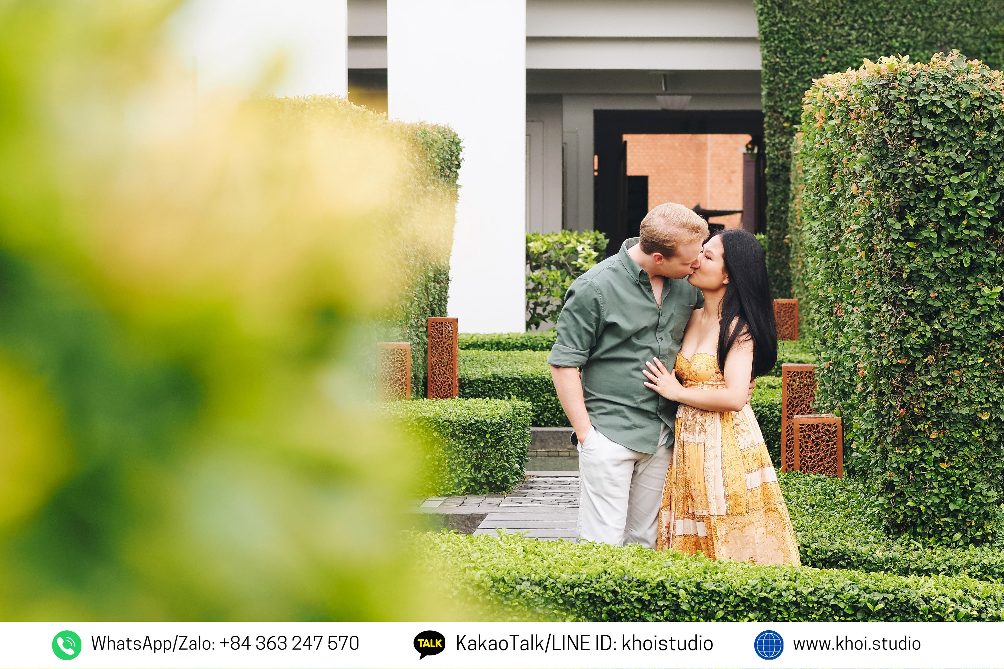 Romantic proposal photo shoot on Da Nang beach