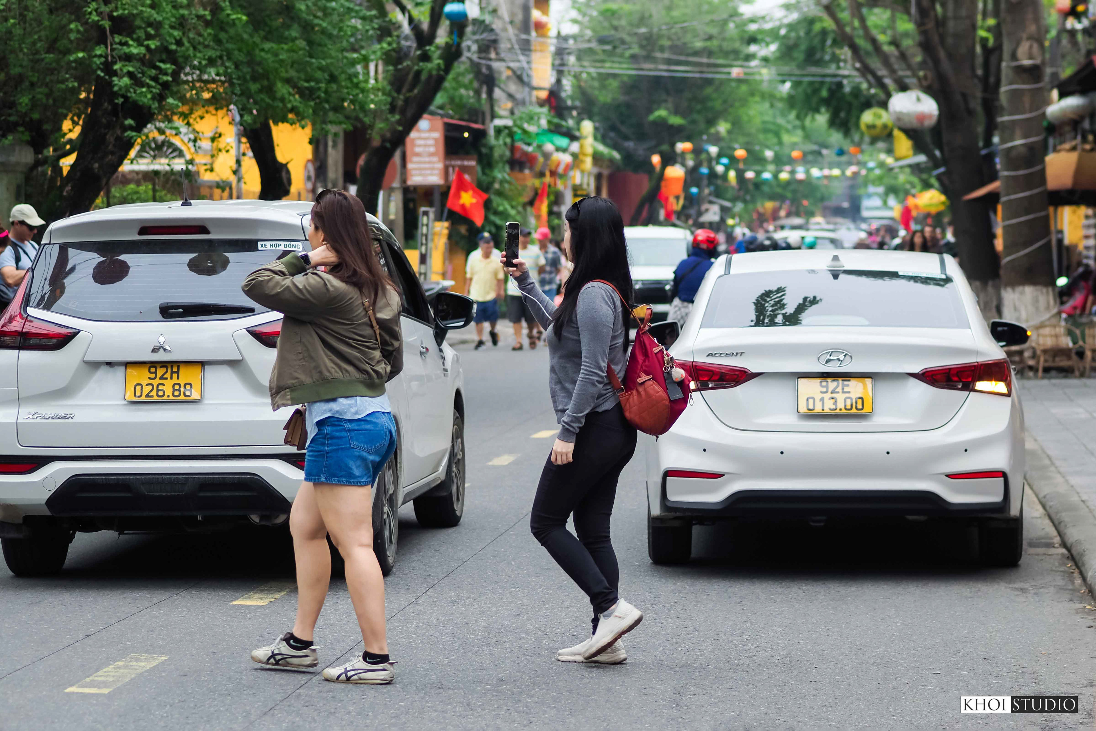 Snapshot on the streets of Hoi An, Vietnam