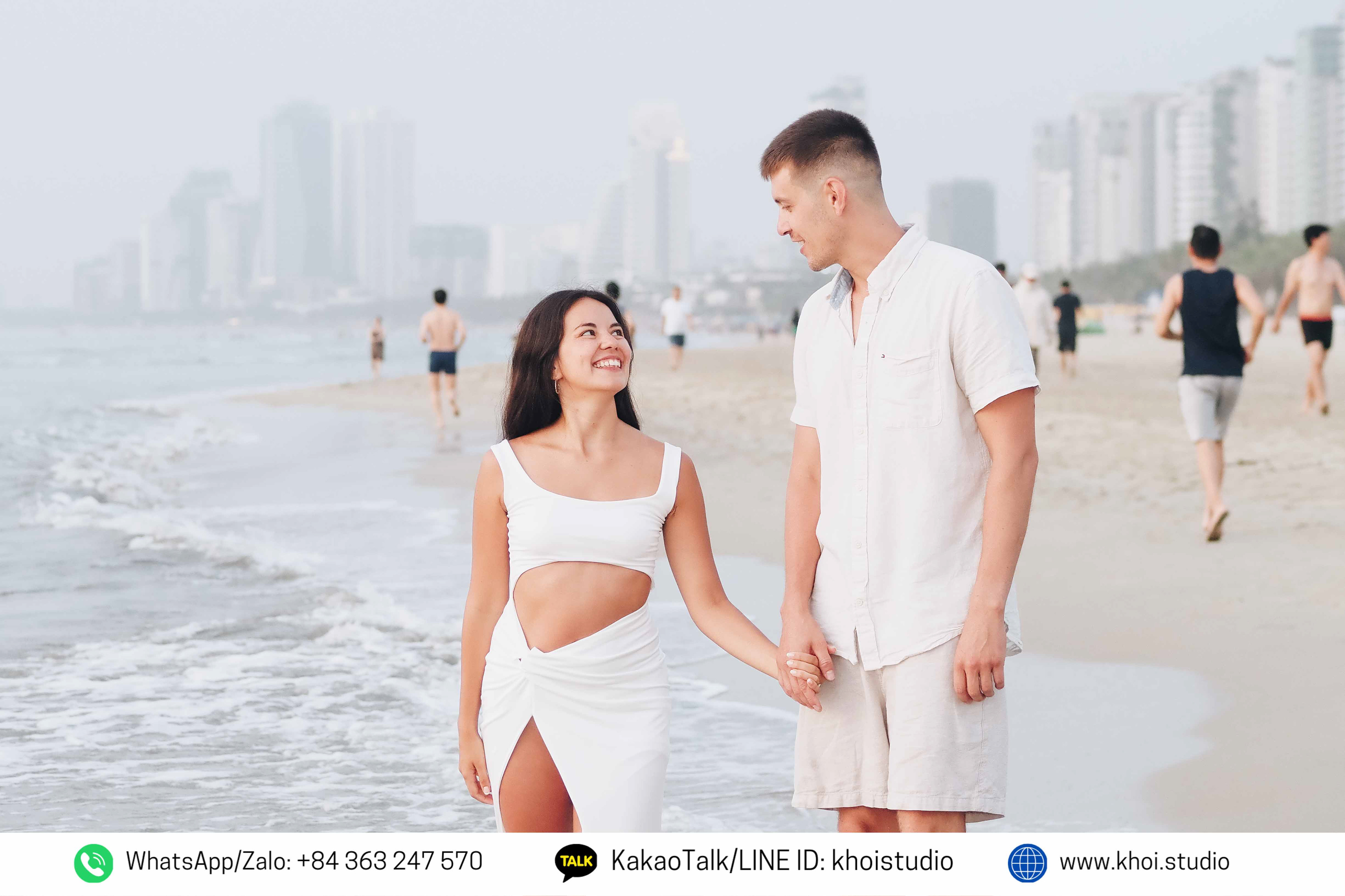 Love by the Waves: Romantic Couple Photography in Da Nang