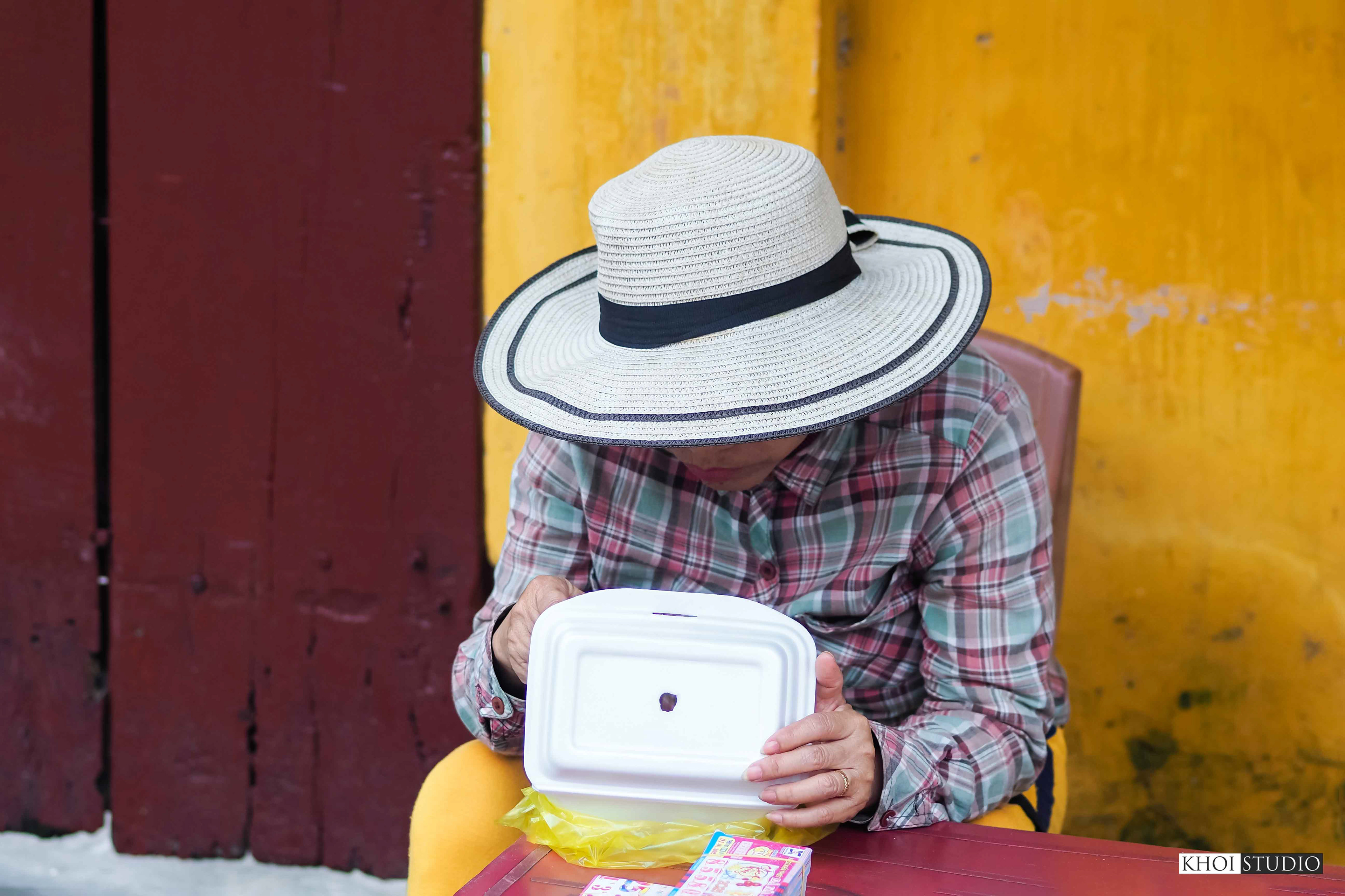 Snapshot on the streets of Hoi An, Vietnam