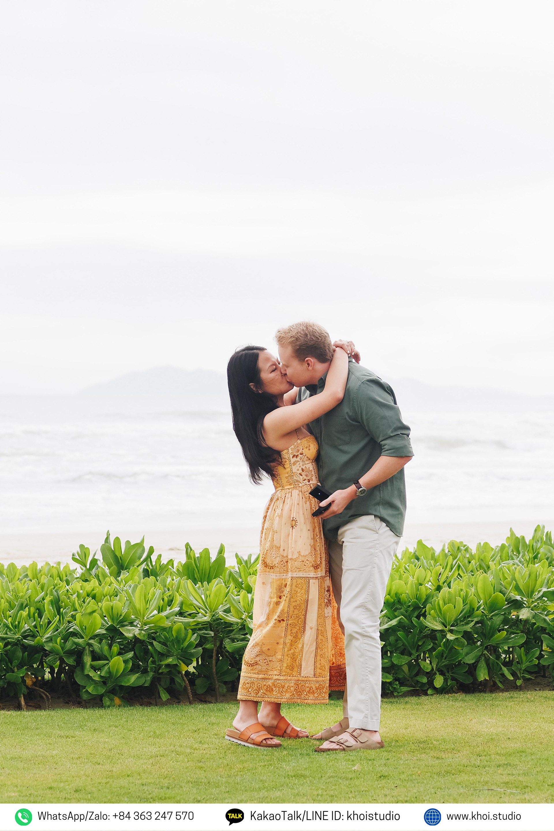 Romantic proposal photo shoot on Da Nang beach