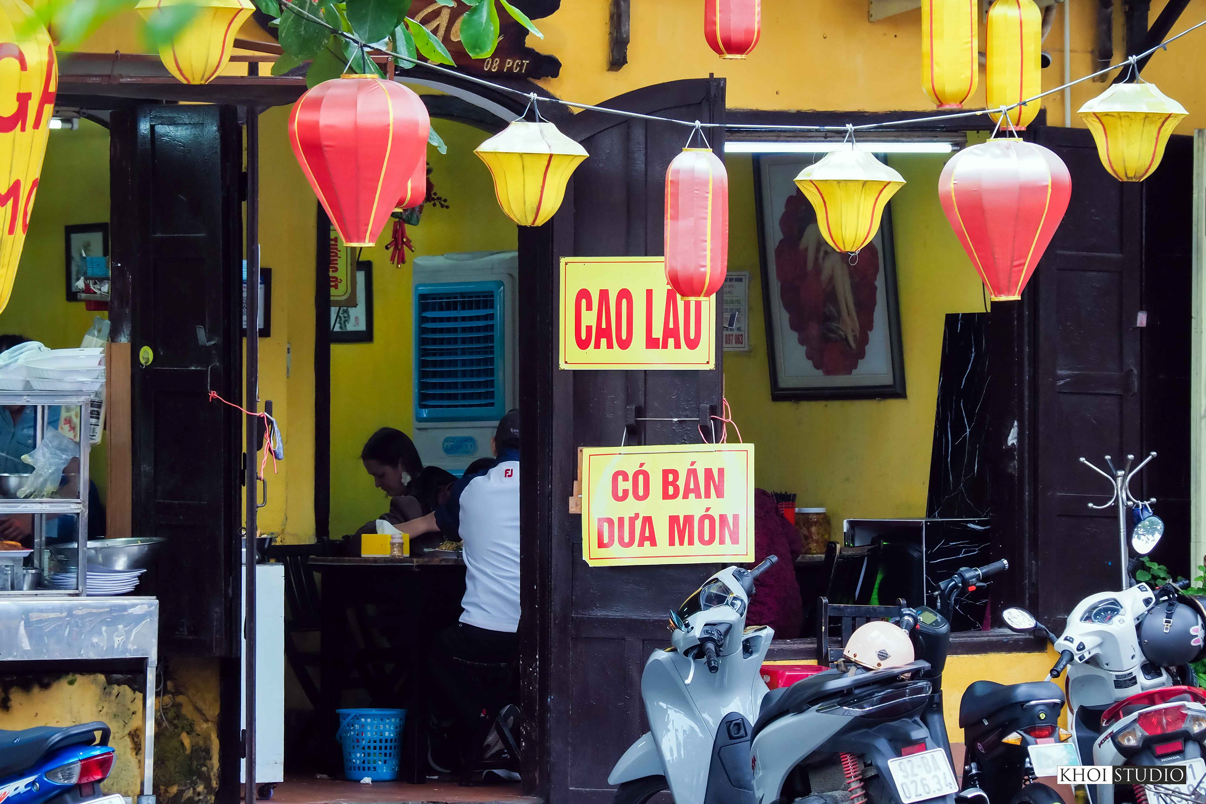 Snapshot on the streets of Hoi An, Vietnam