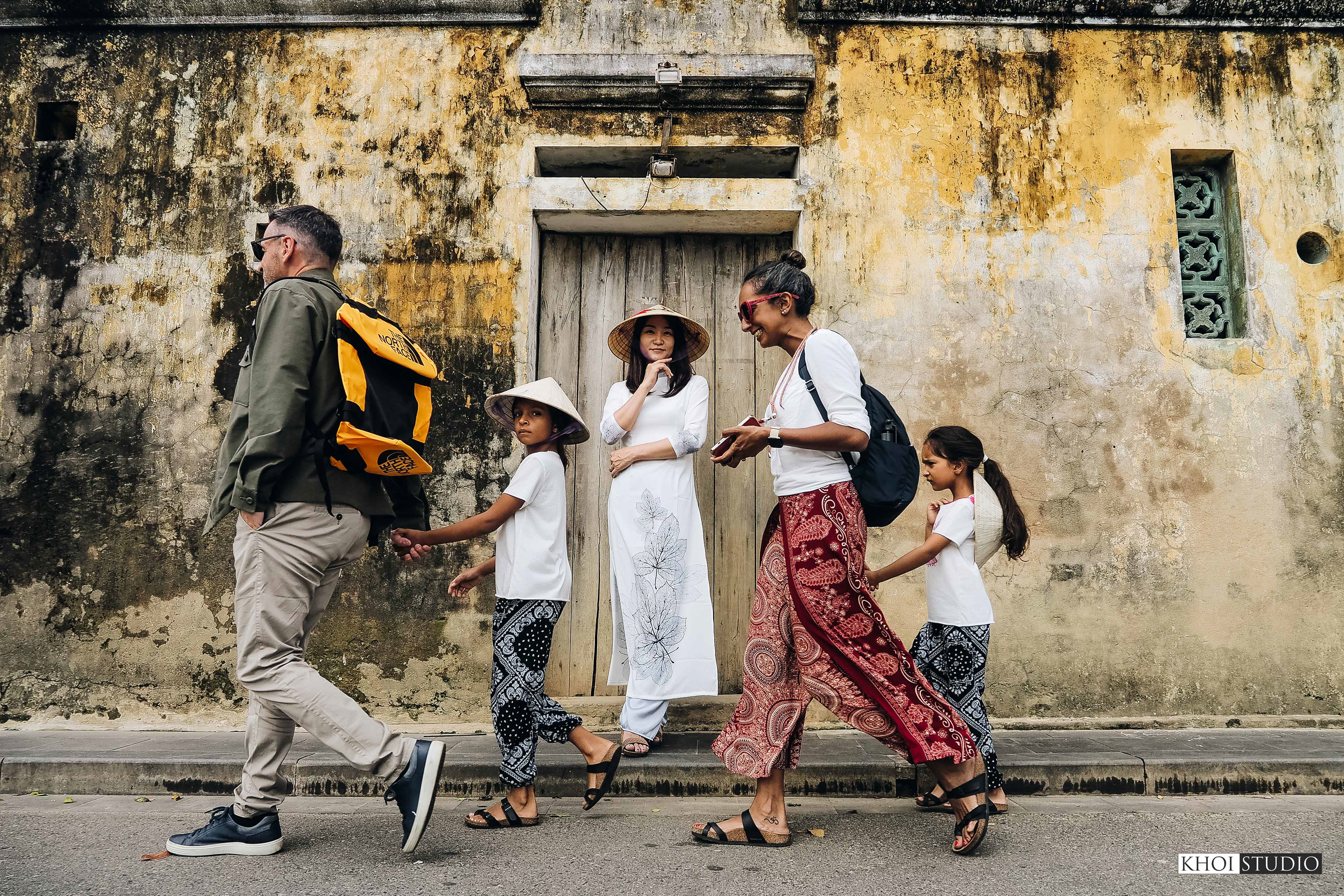 Family together on a rainy day in Hoi An ancient town | Tourist from South Korea