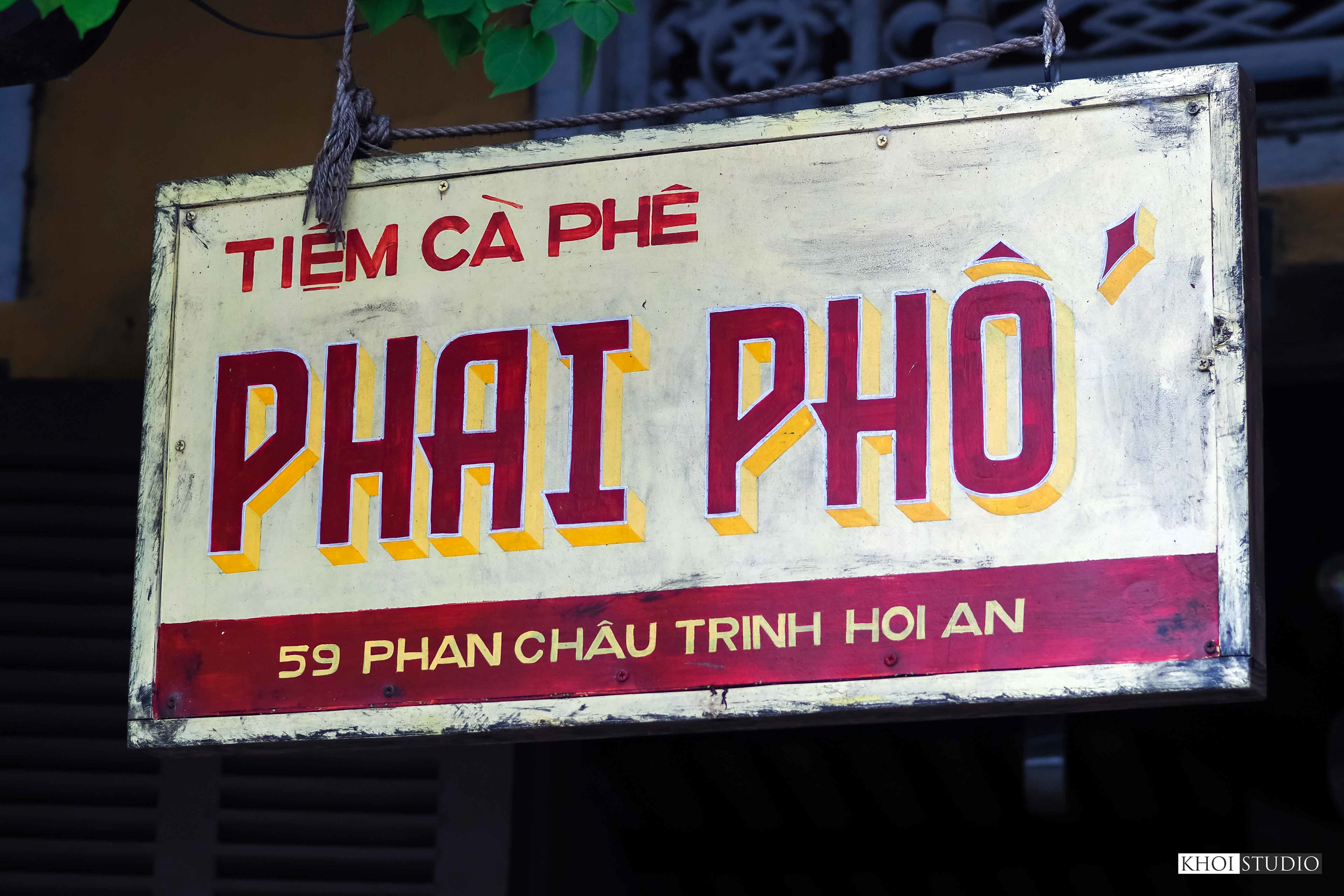 Snapshot on the streets of Hoi An, Vietnam