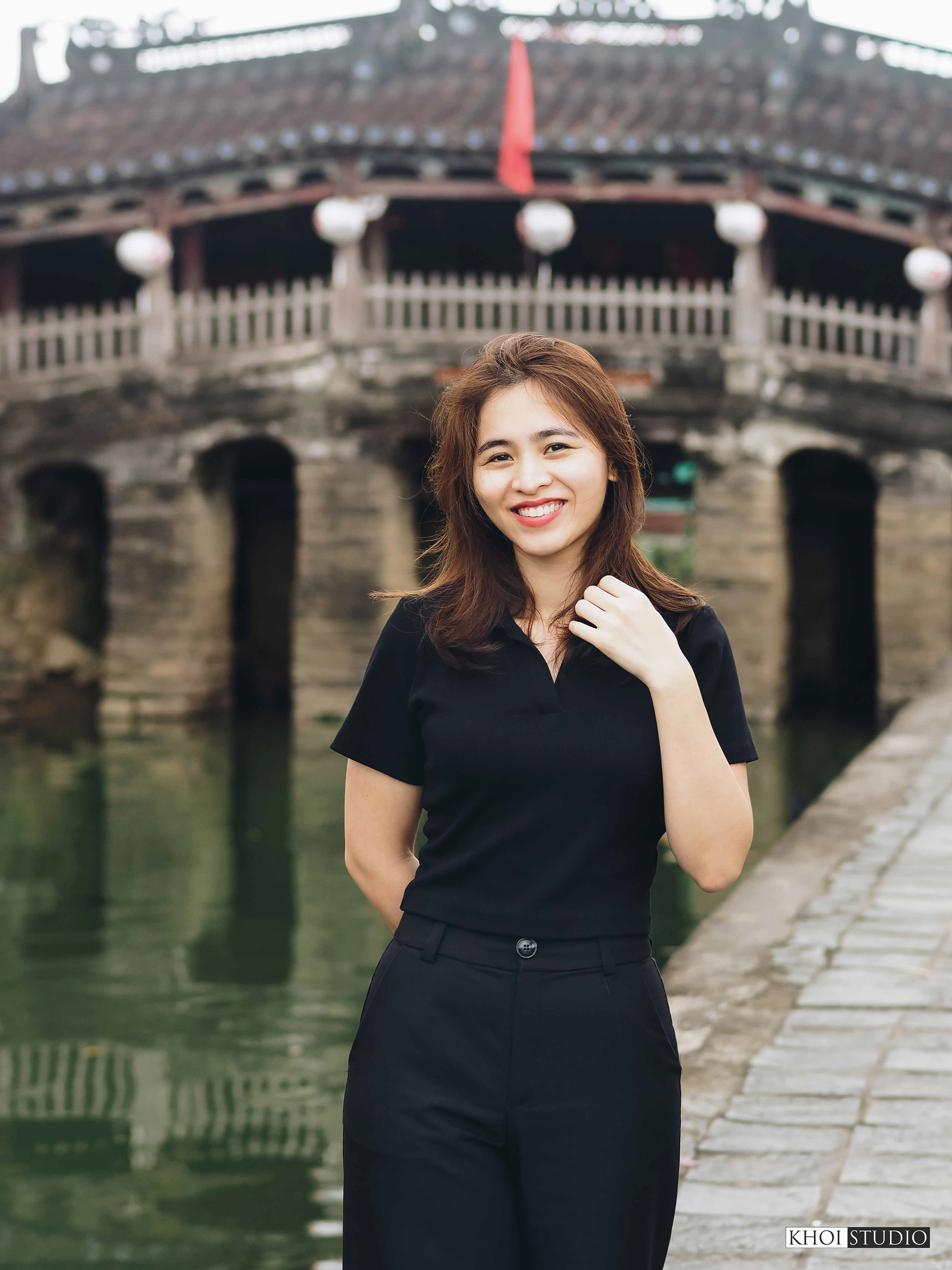 Portrait photography on a rainy day in Hoi An | Female Traveler from the South