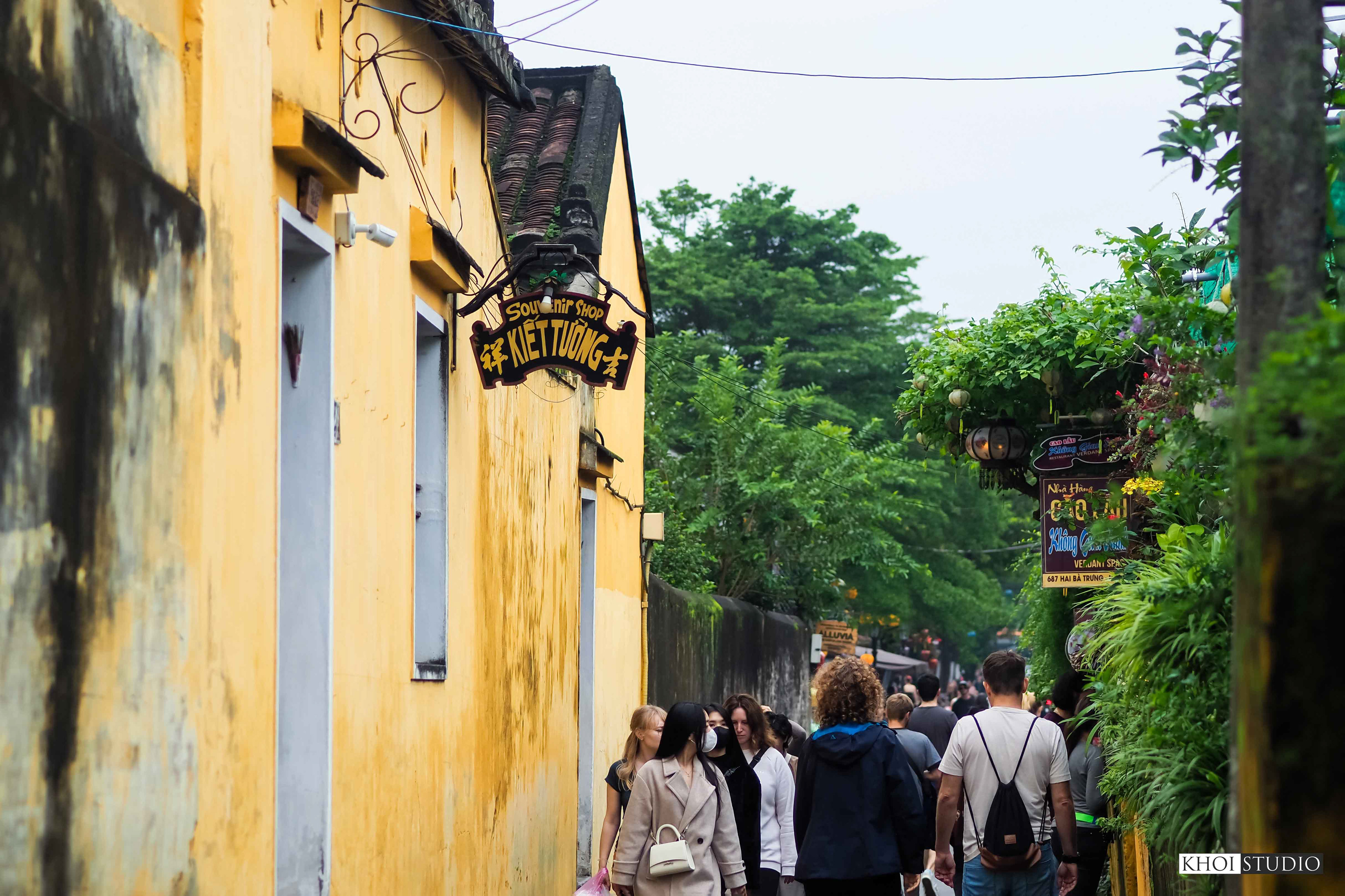 Snapshot on the streets of Hoi An, Vietnam