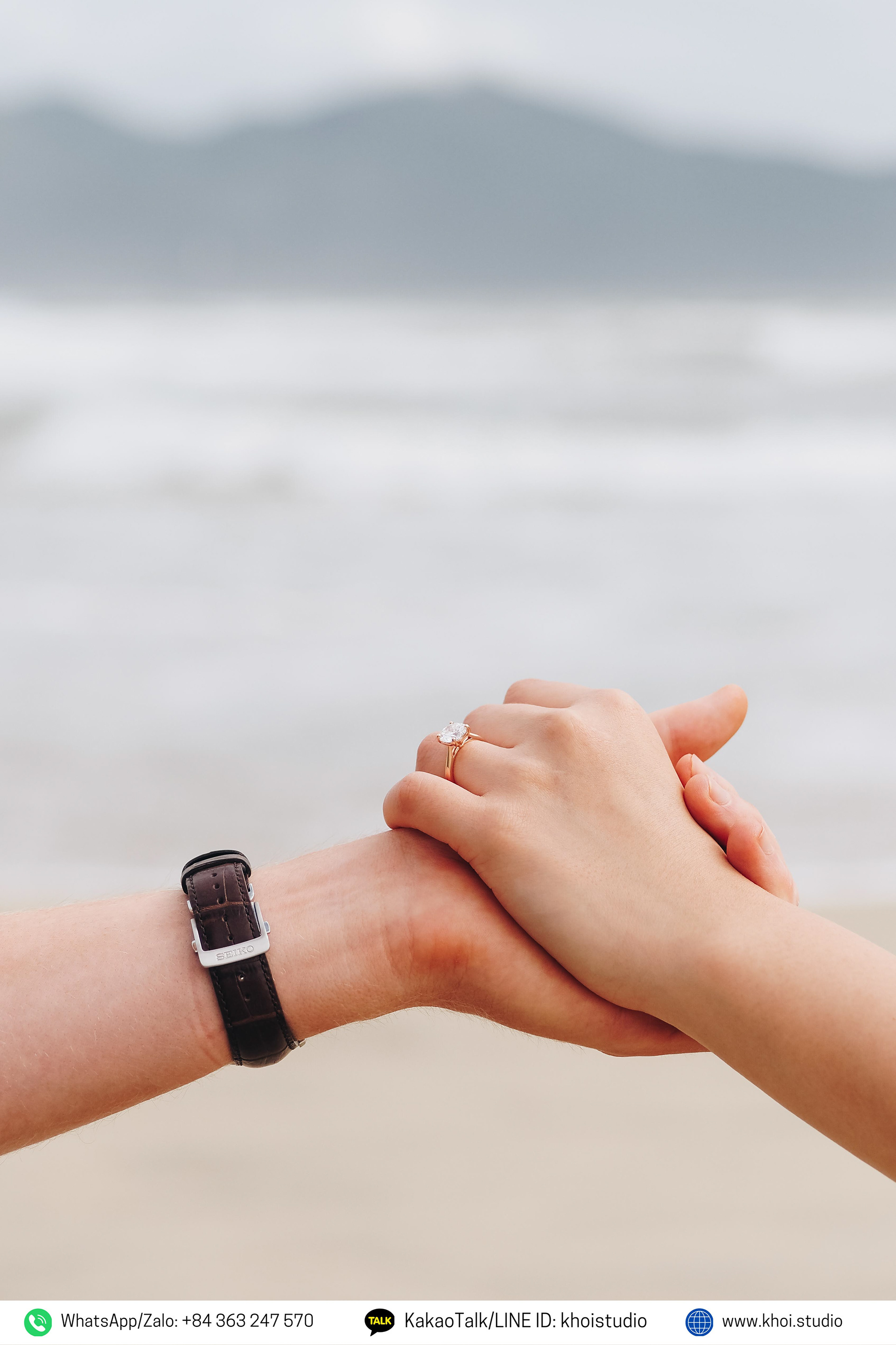 Romantic proposal photo shoot on Da Nang beach