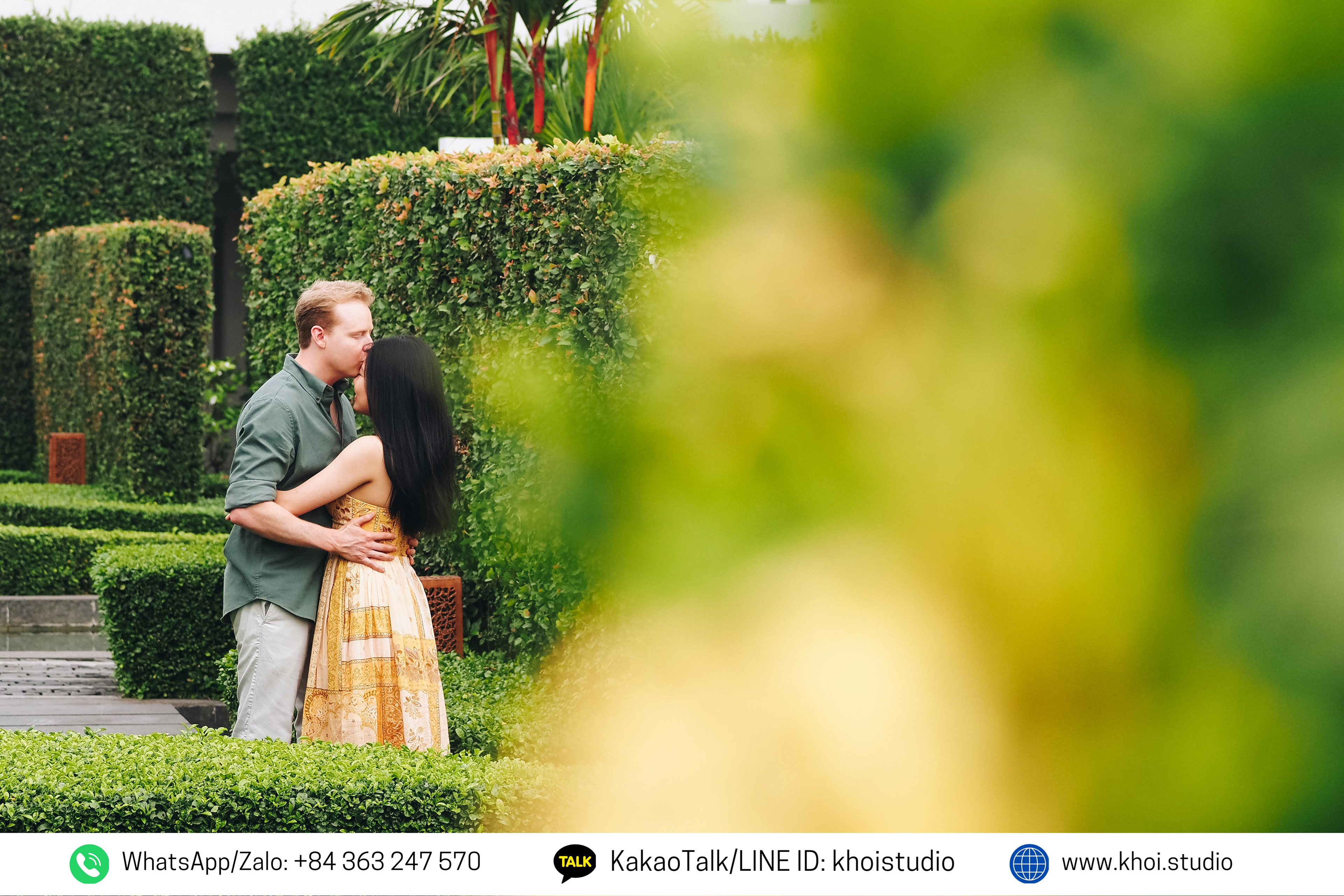 Romantic proposal photo shoot on Da Nang beach