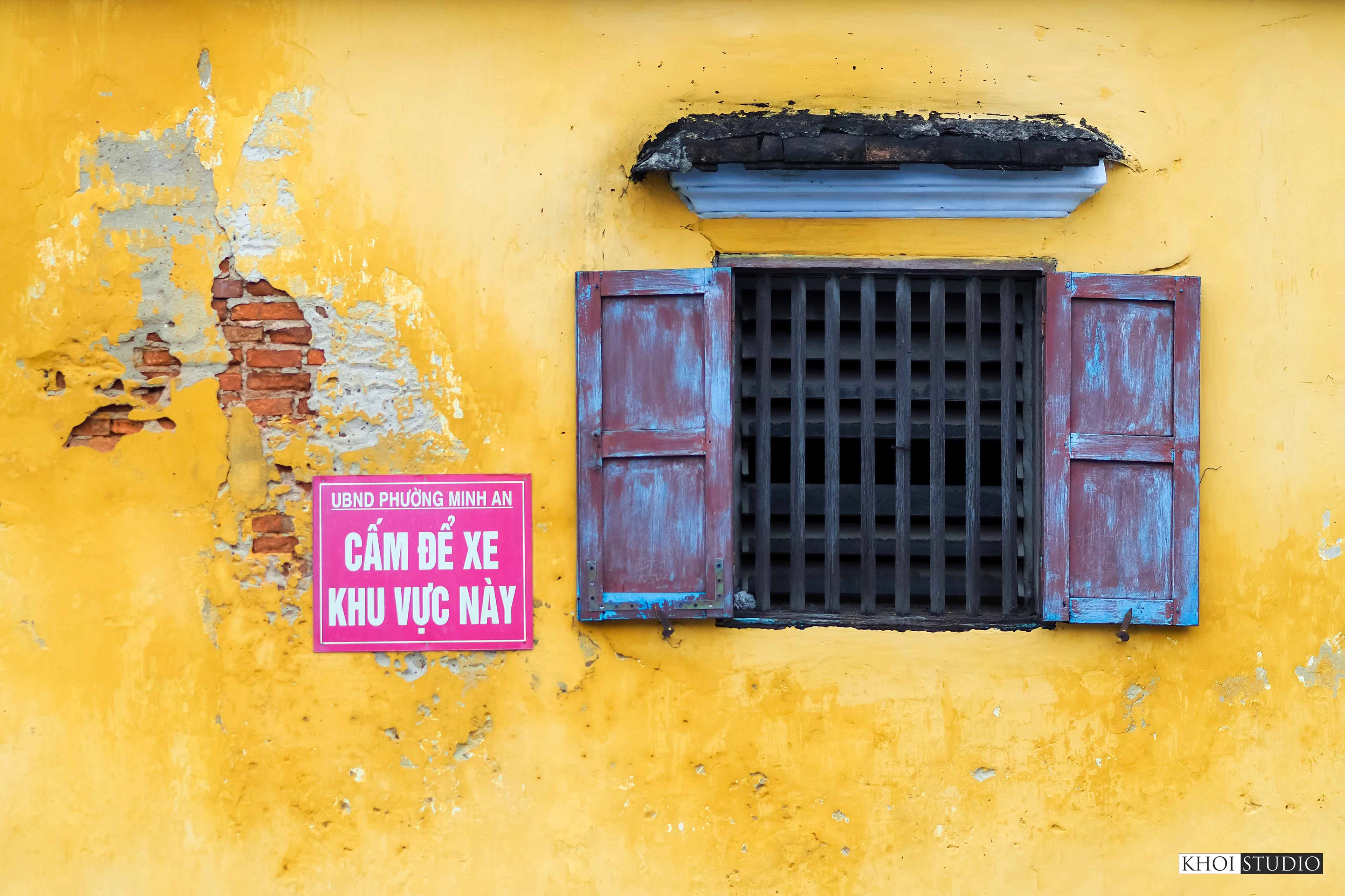 Snapshot on the streets of Hoi An, Vietnam