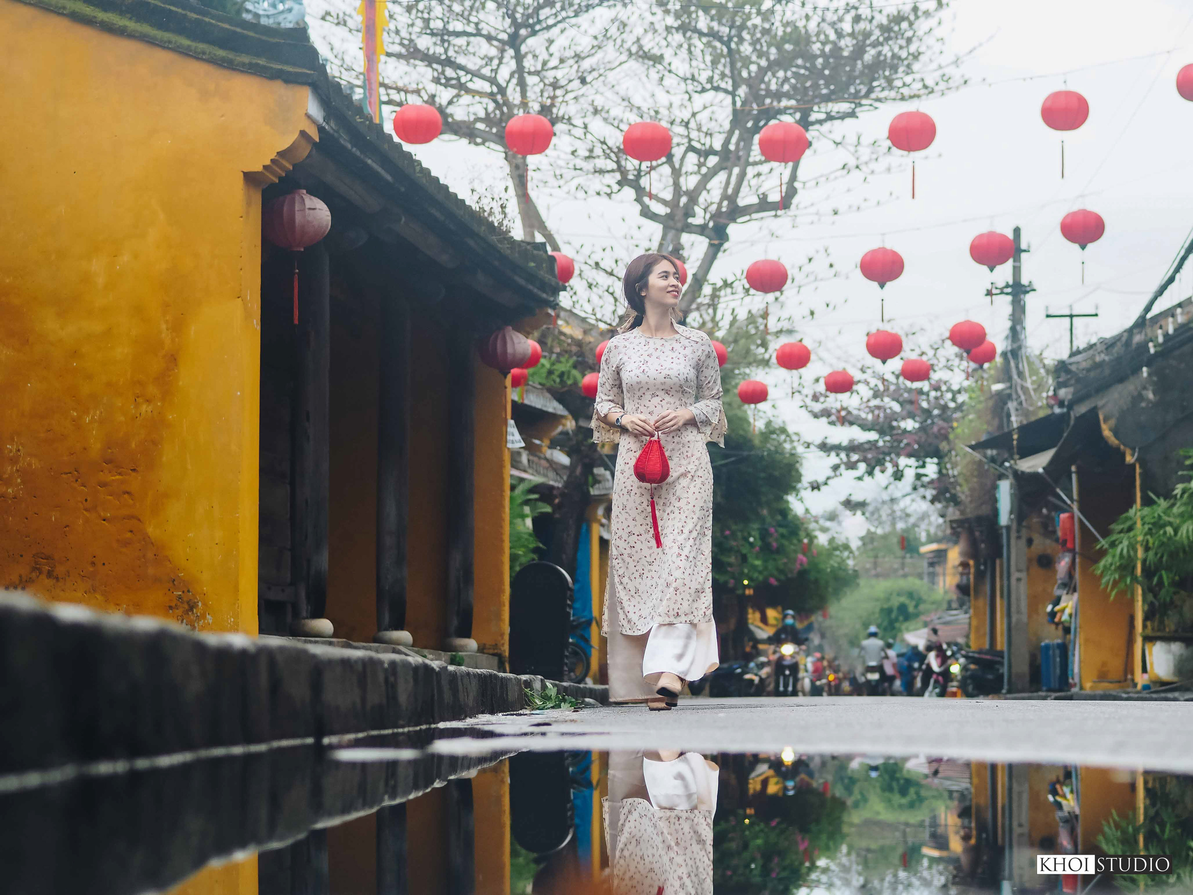 Portrait photography on a rainy day in Hoi An | Female Traveler from the South