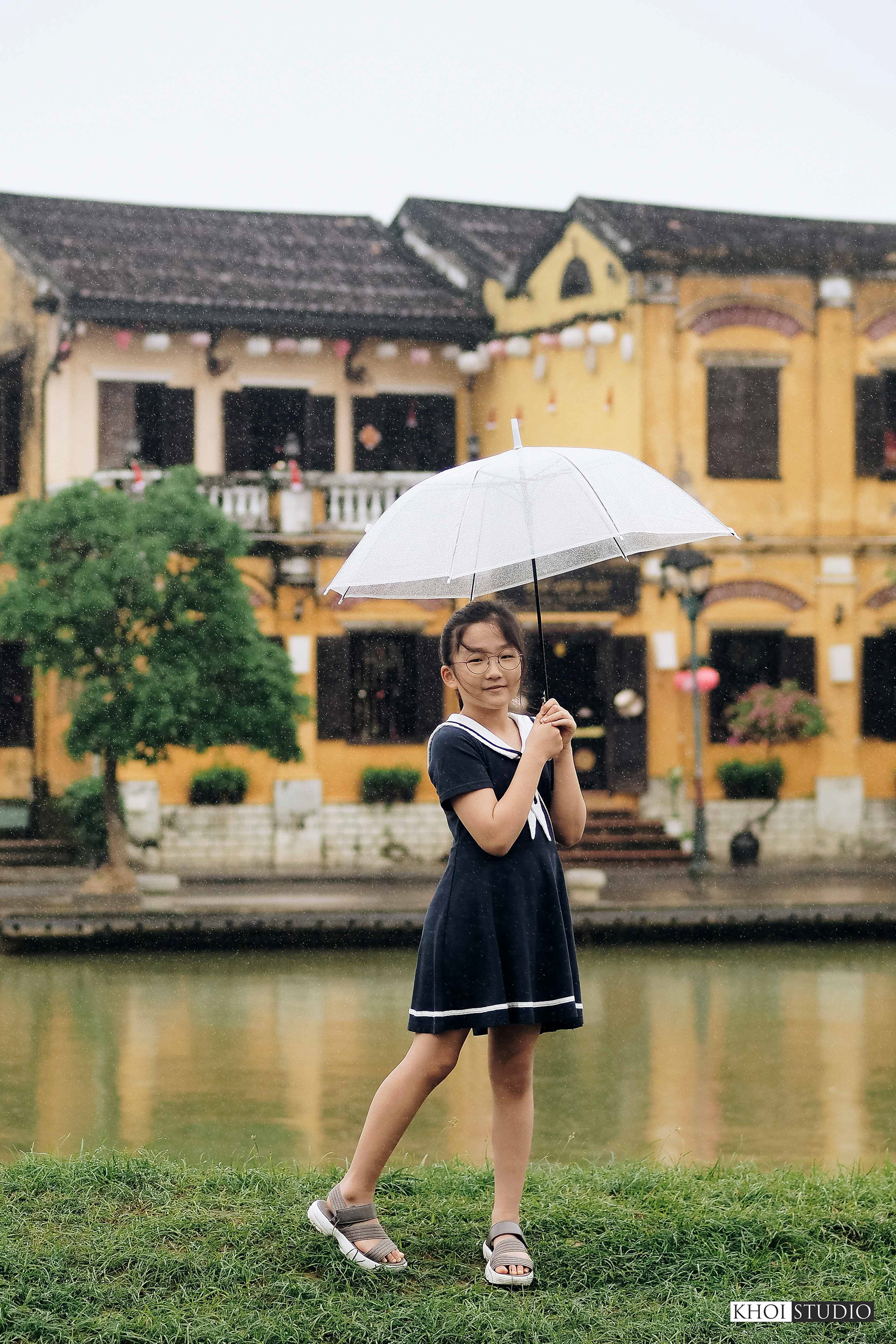 Family together on a rainy day in Hoi An ancient town | Tourist from South Korea