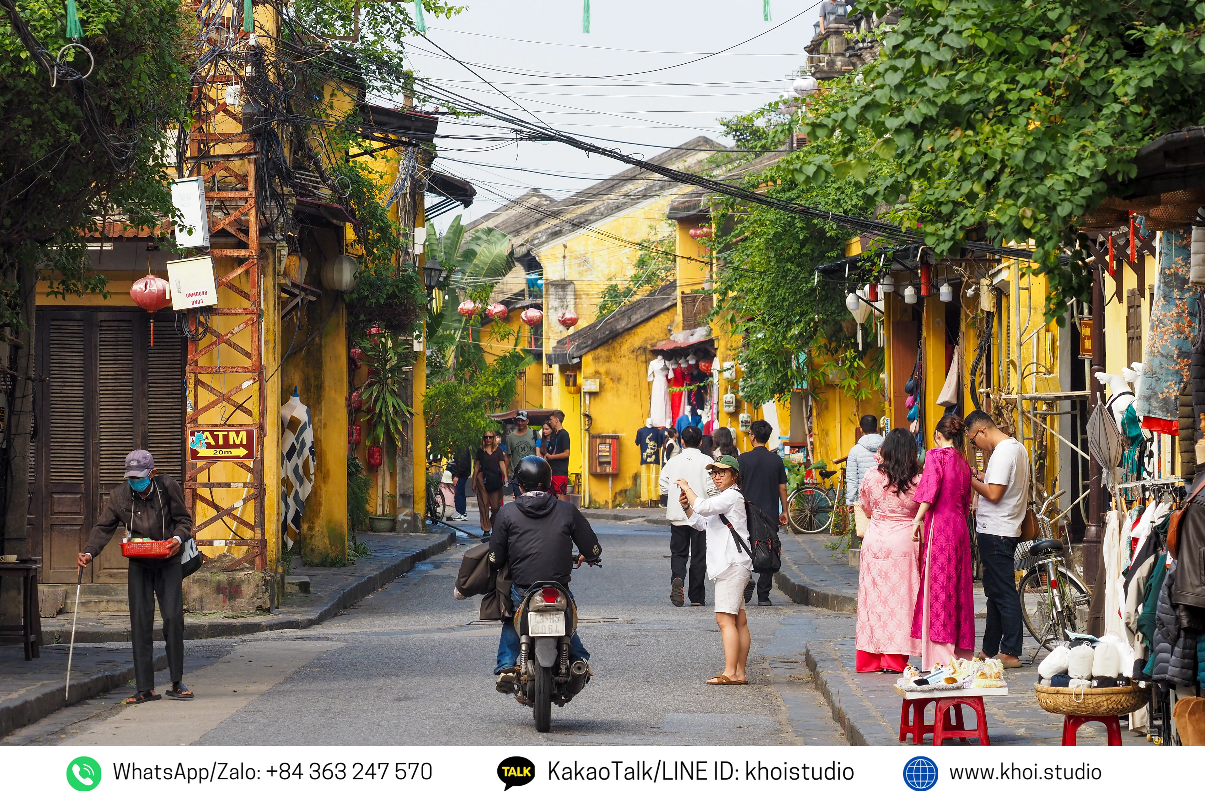 Daily life on Tran Phu Street in Hoi An. Image: Khoi Studio.