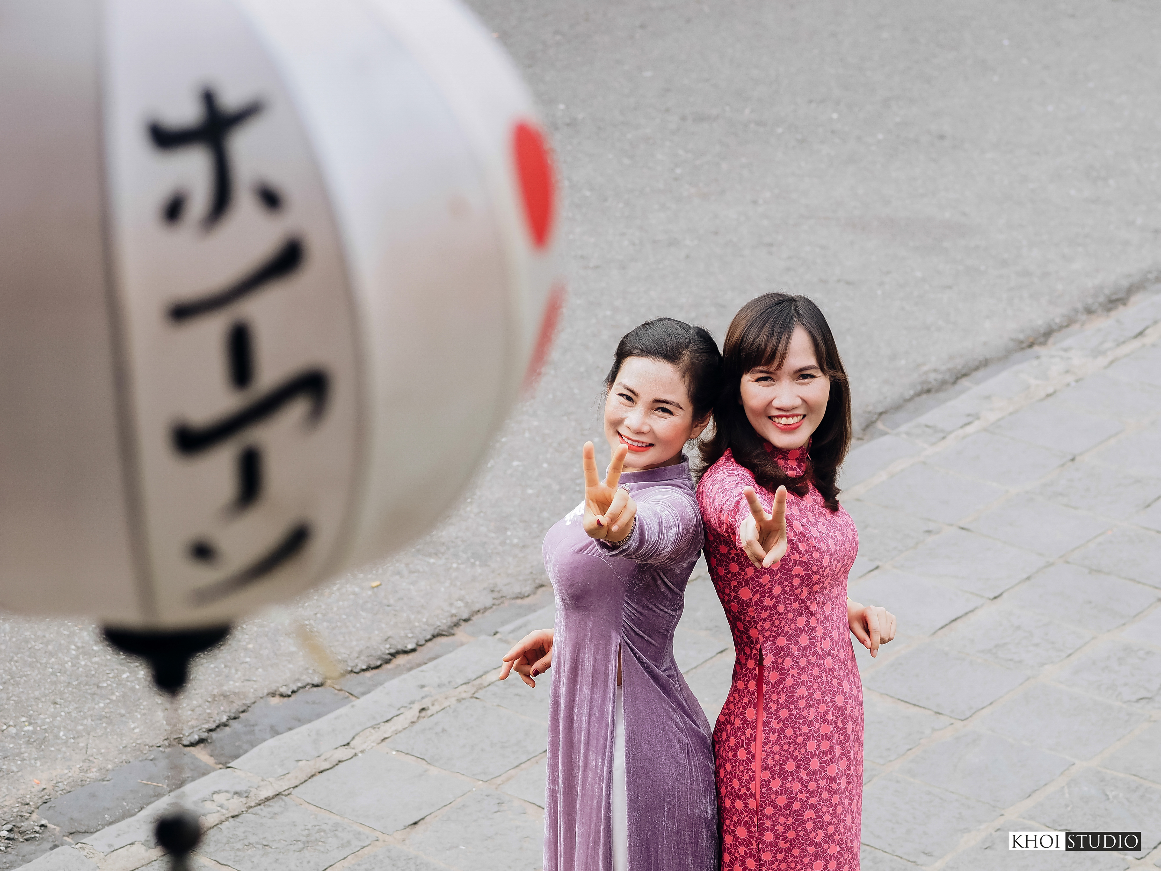 Tourists pose as photo models wearing ao dai in Hoi An ancient town | Group of friends from Hanoi