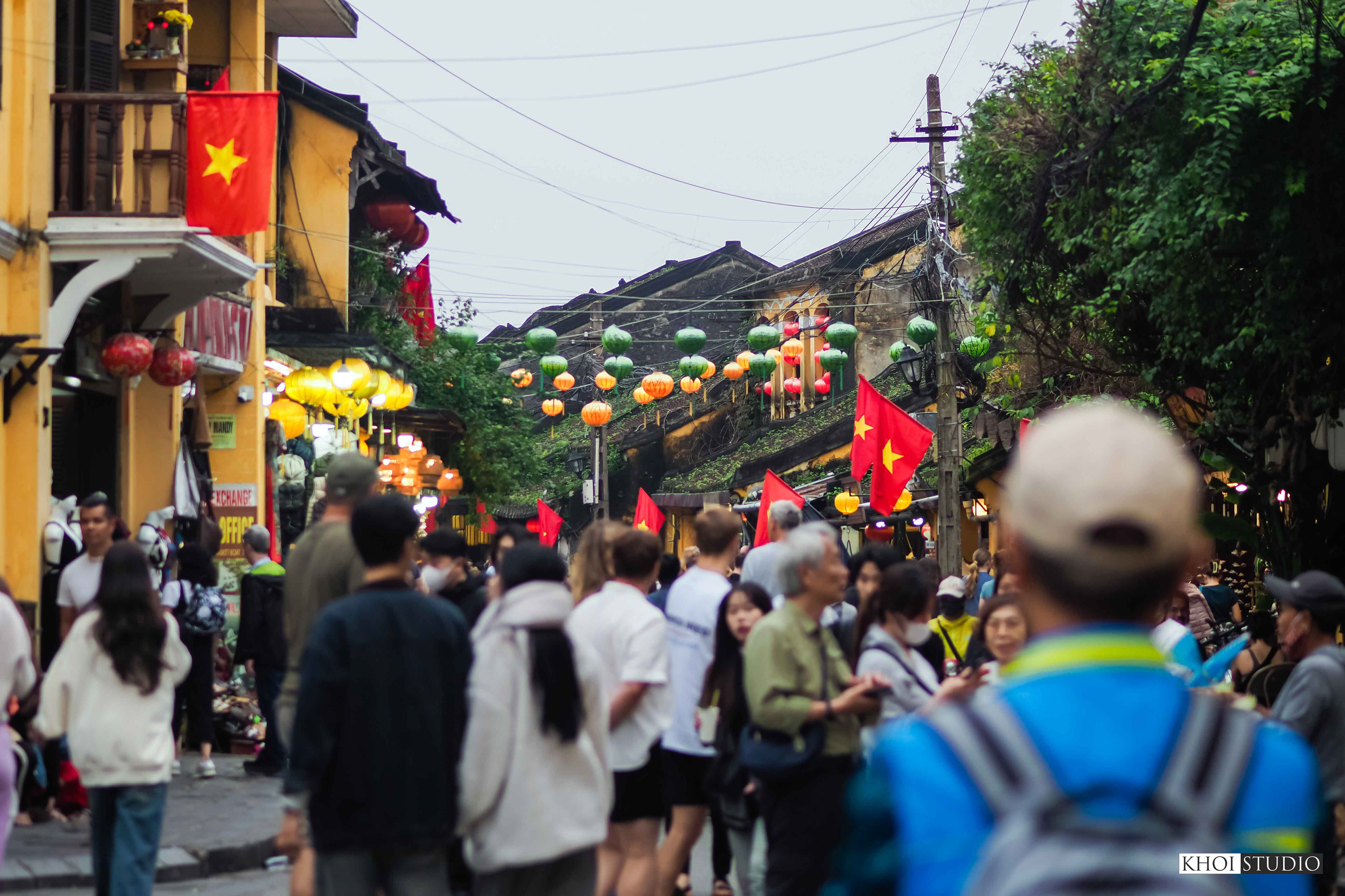 Snapshot on the streets of Hoi An, Vietnam