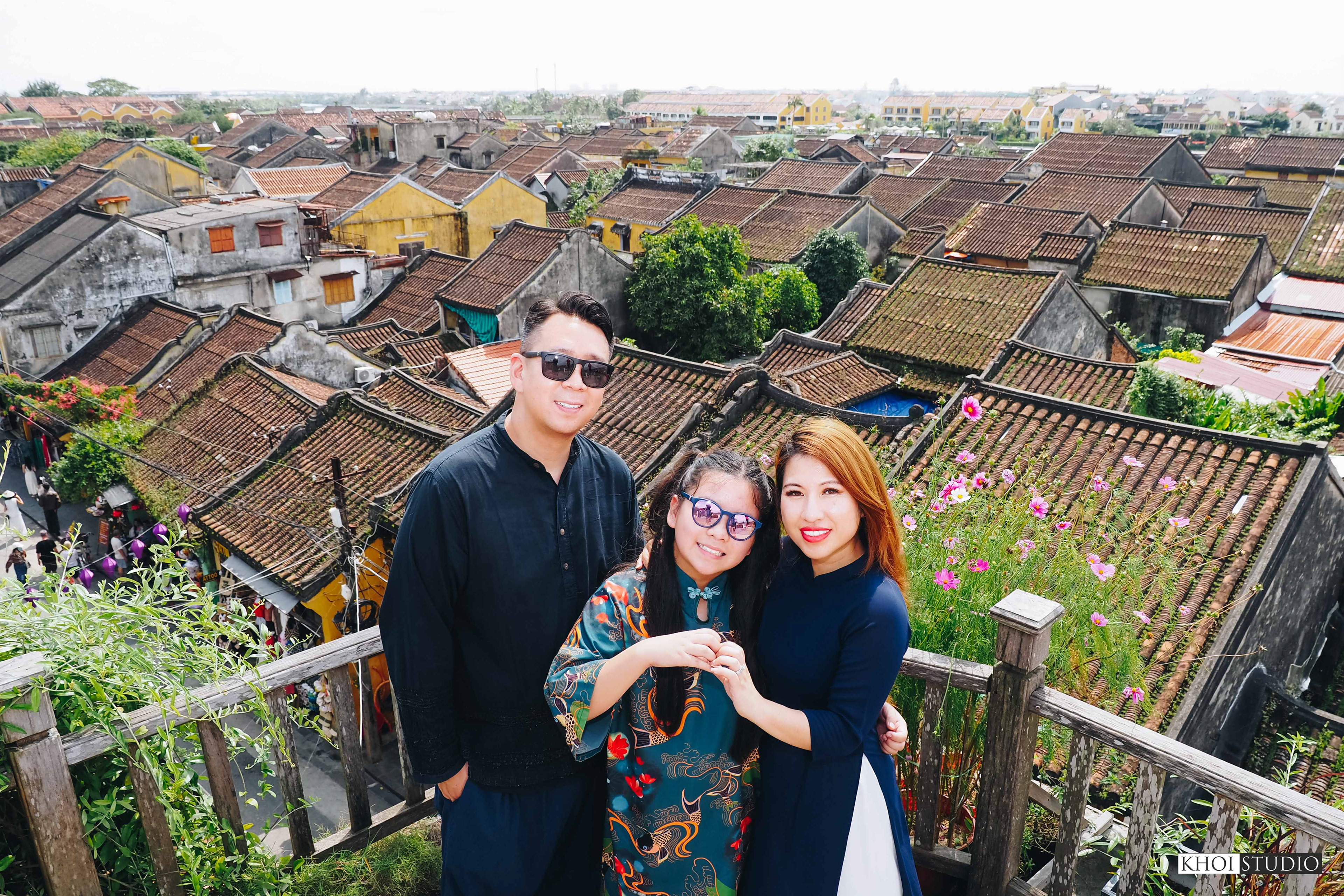 Family photo shoot in Hoi An ancient town (Vietnam) - Family from Australia