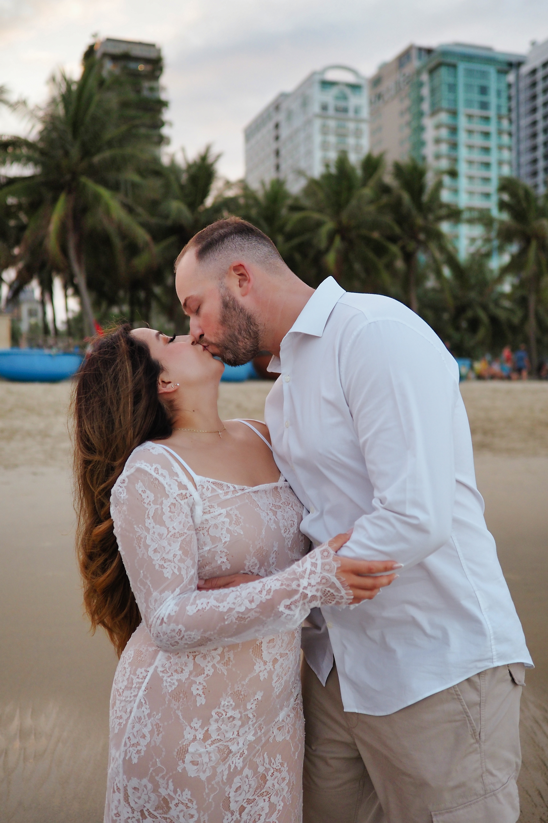 Couple photo shoot at Da Nang beach