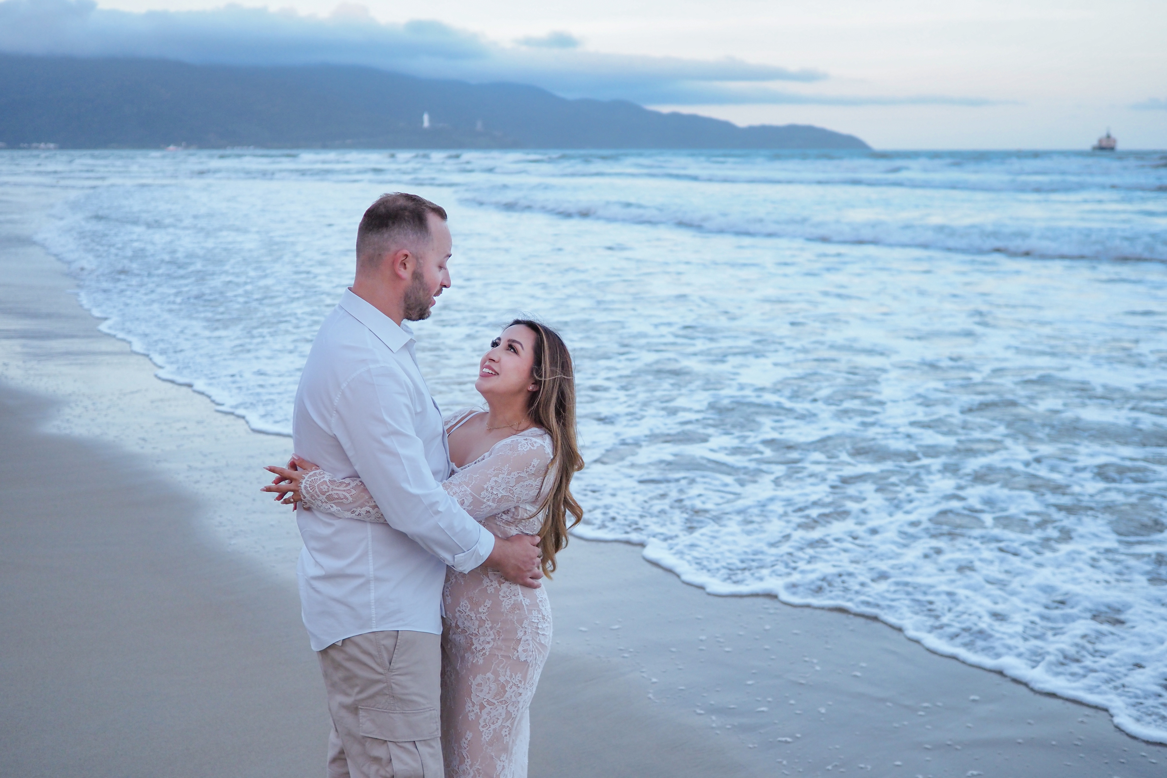 Couple photo shoot at Da Nang beach