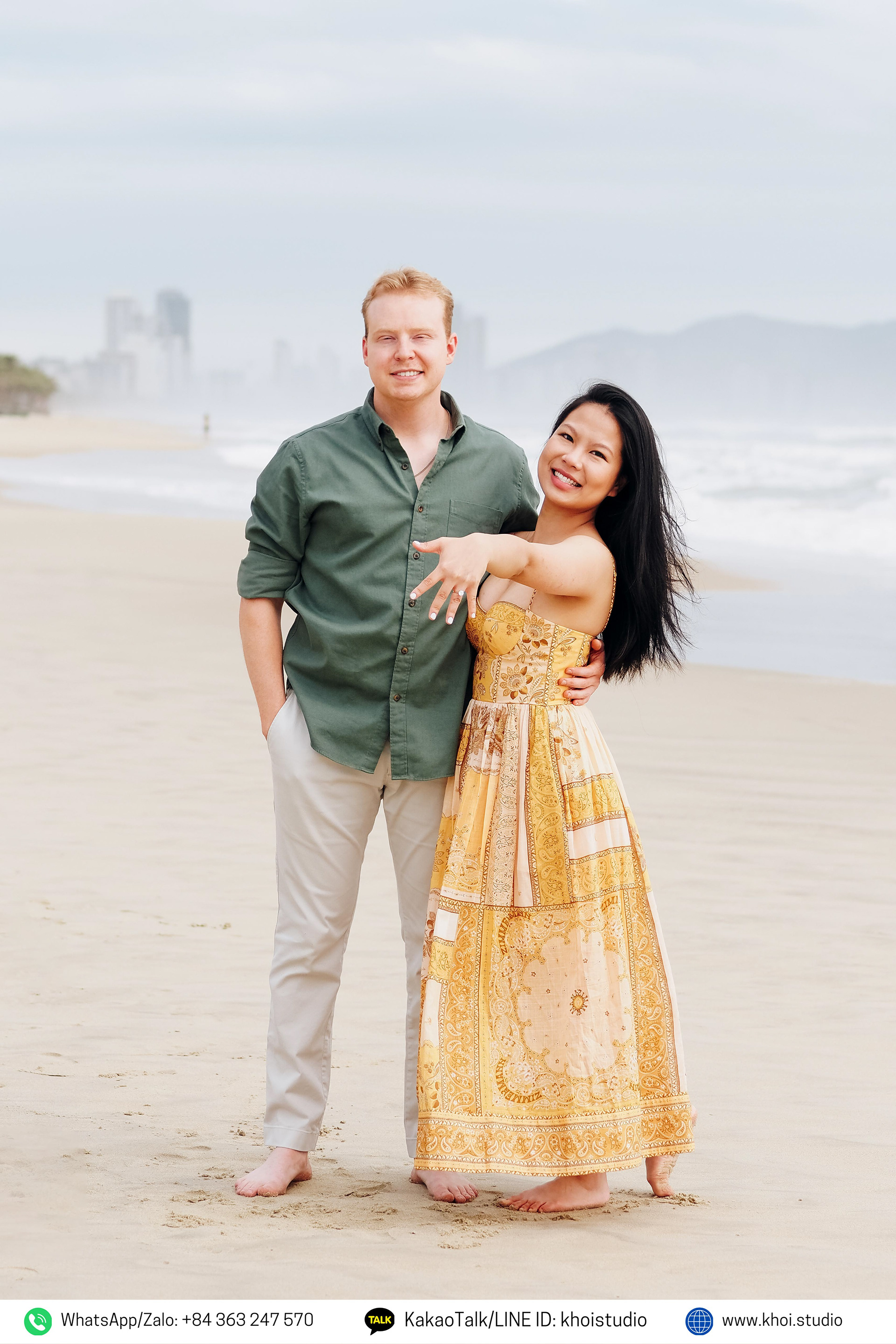 Romantic proposal photo shoot on Da Nang beach