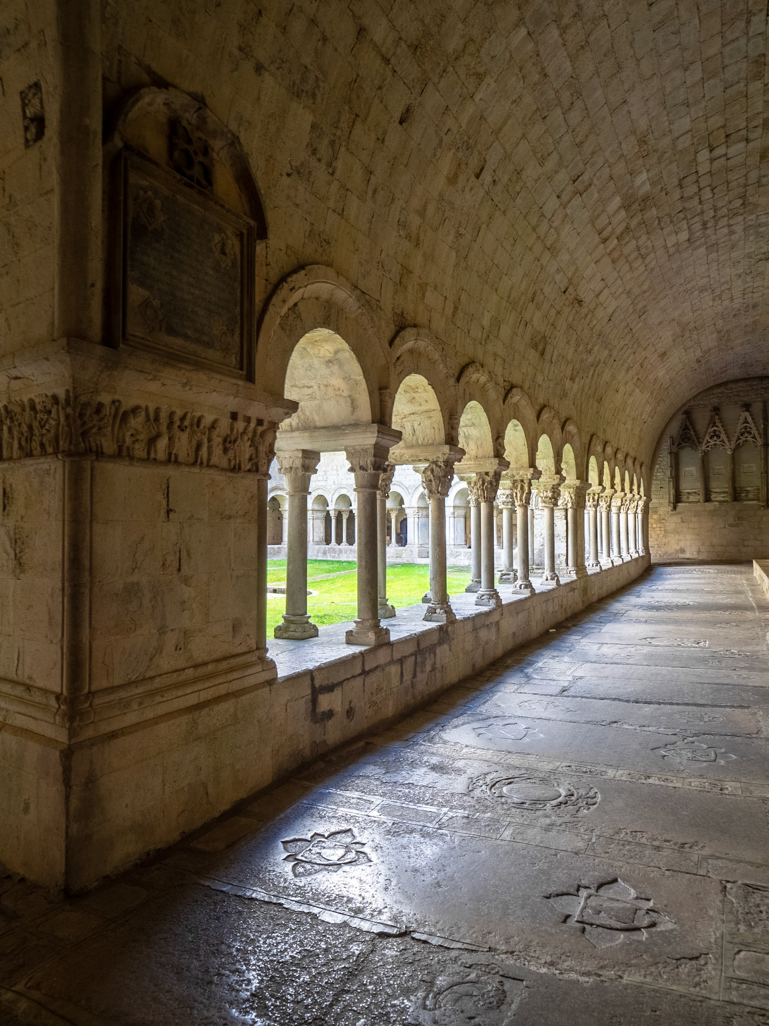 Säulengang im Kloster der Kathedrale von Girona