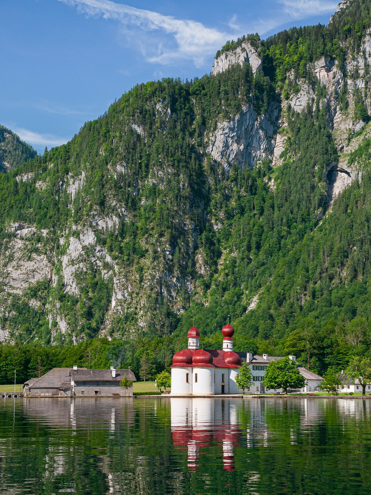 Sankt Bartolomä vom Schiff aus gesehen