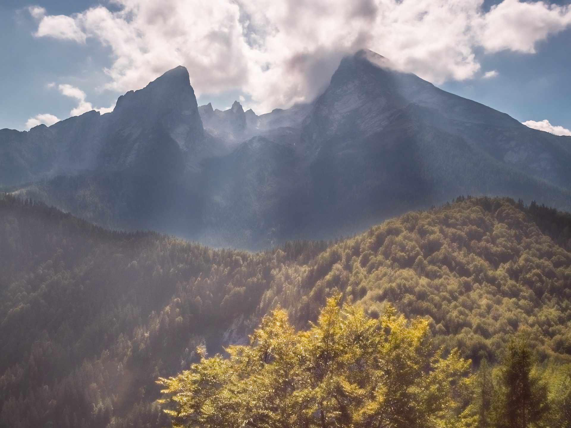 Der Watzmann im Gegenlicht vom Grünsteingipfel aus fotografiert
