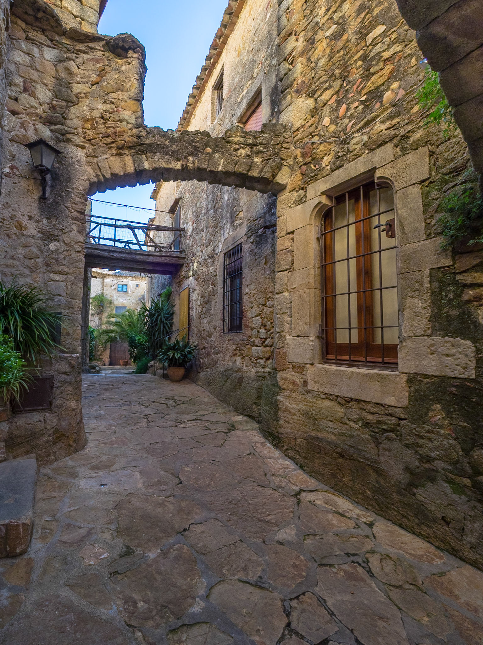 Brücke iund Torbogen n Pals