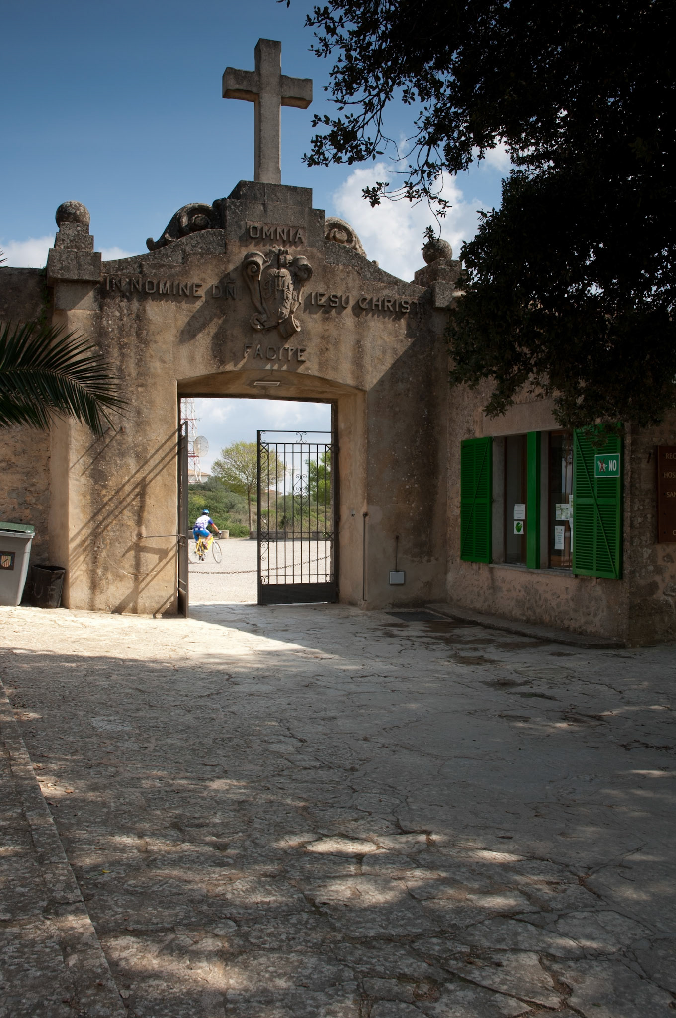 Eingang des  Santuari de Nostra Senyora de Cura auf Puig Randa