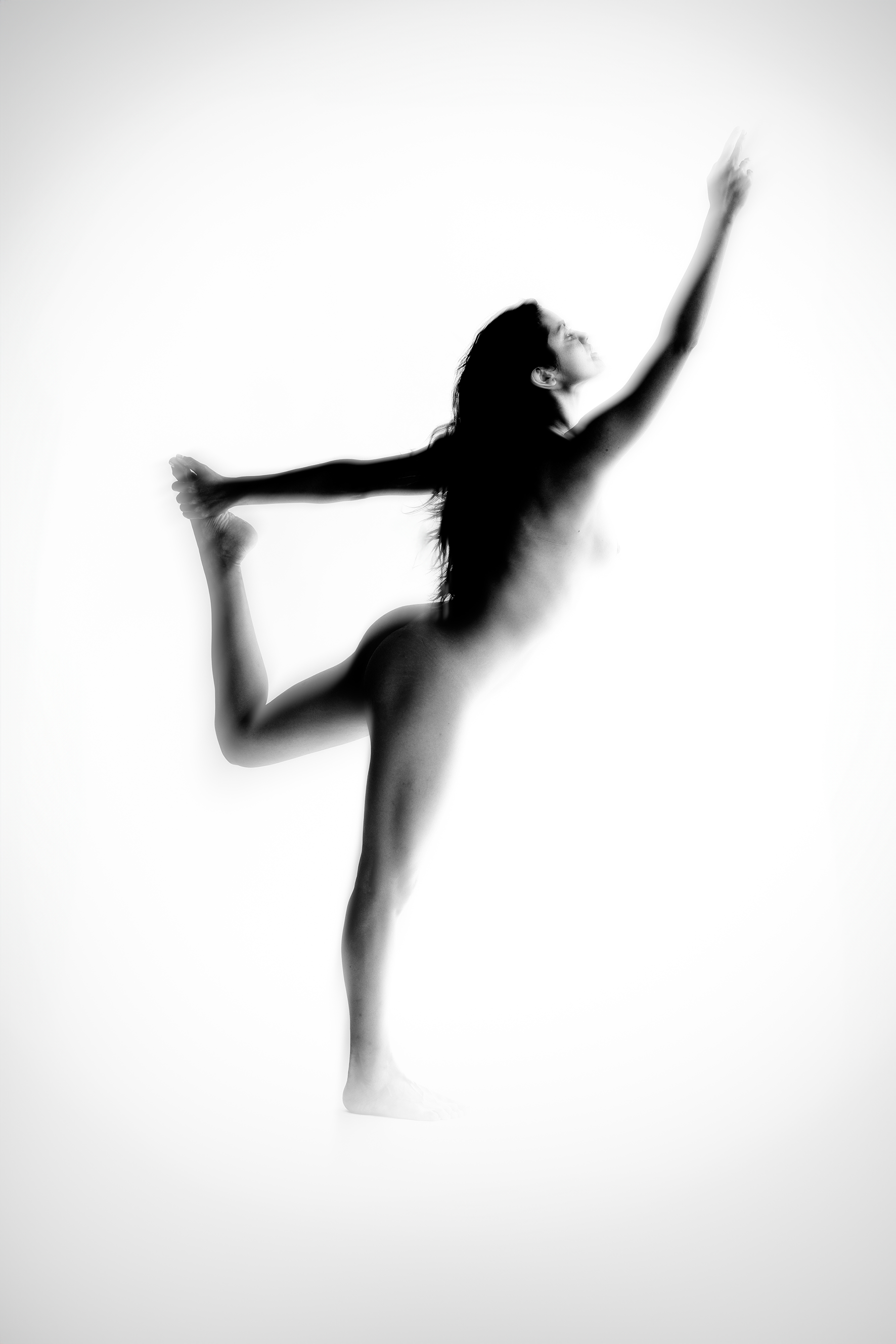La Danse de l’Allure II: silueta femenina en movimiento, pierna elevada sostenida con la mano y brazo extendido en diagonal.