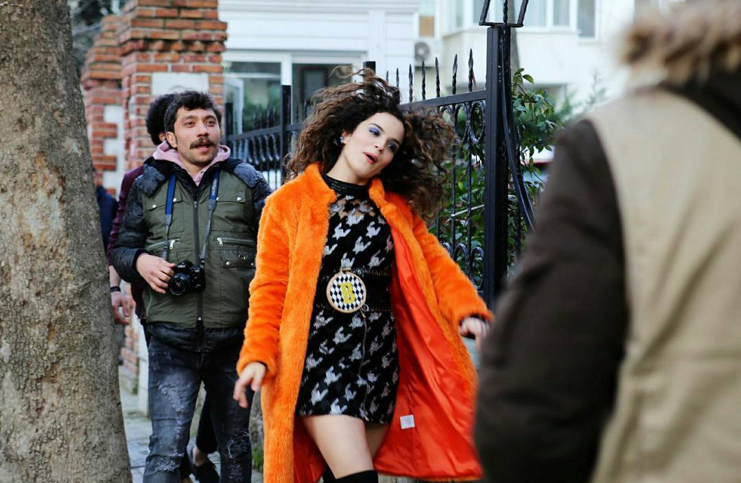 Asli Bekiroğlu w/ Mini Hooop the Bag @ TV Show Dudullu Postası