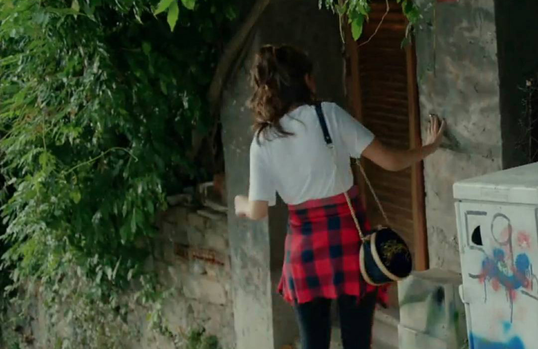 Başak Parlak w/ Hooop the Bag Enchanted Forest Bag @TV Show Şevkat Yerimdar