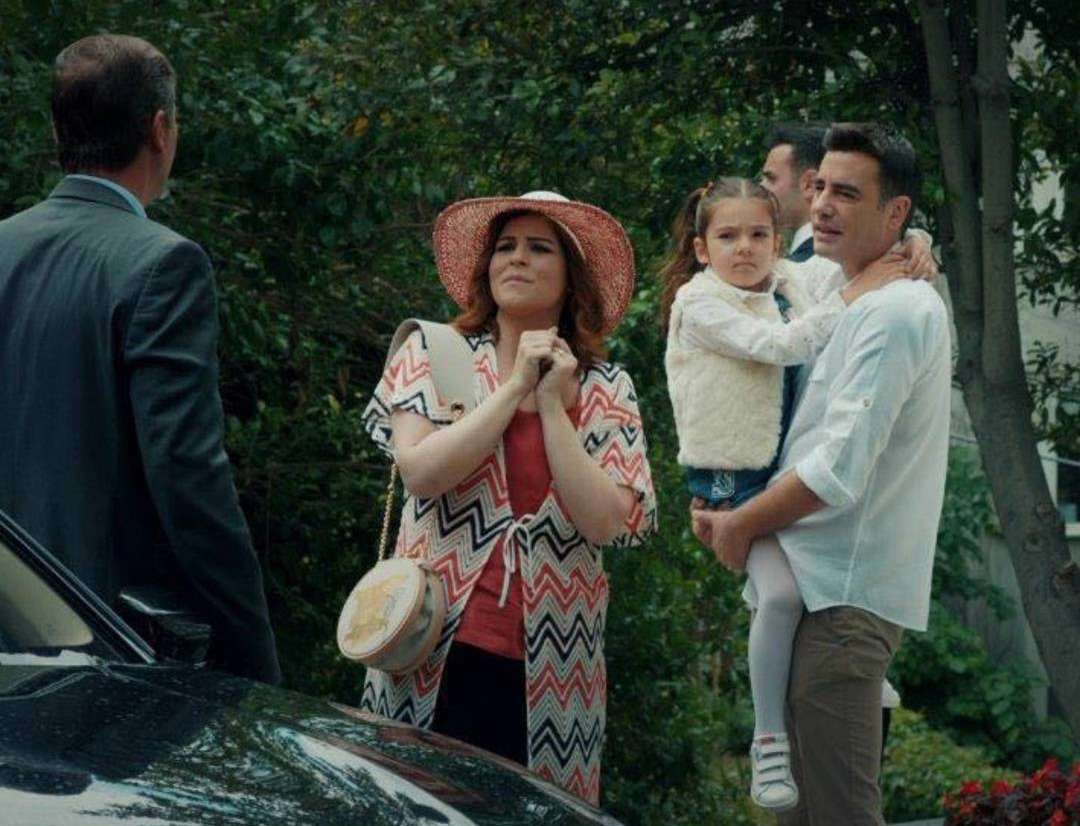 Pelin Öztekin w/ Hooop the Bag Golden Blossoms @TV Show Hayat Şarkısı