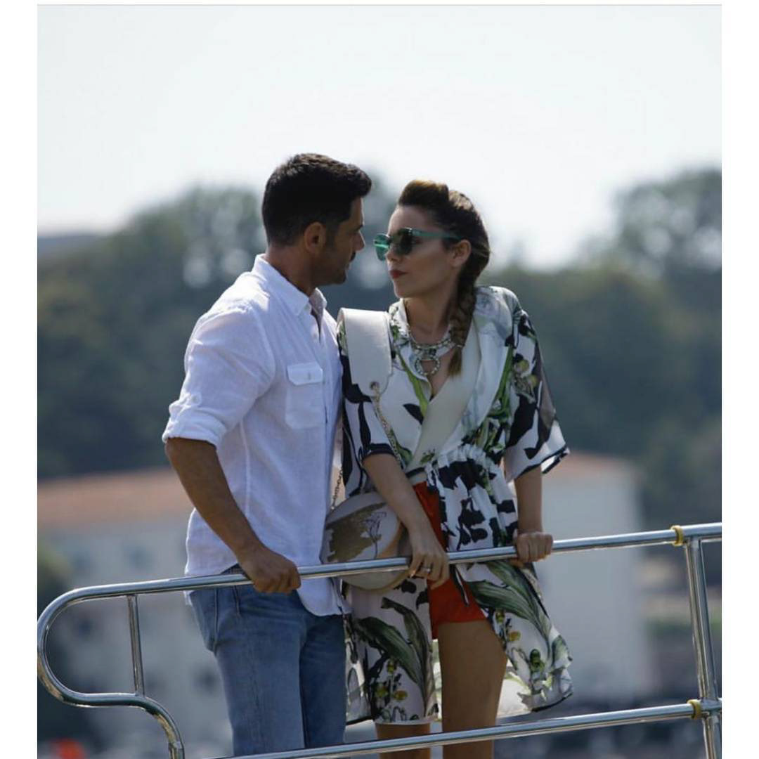 Yağmur Tanrısevsin w/ Hooop the Bag Golden Blossoms @ TV Show İki Yalanci