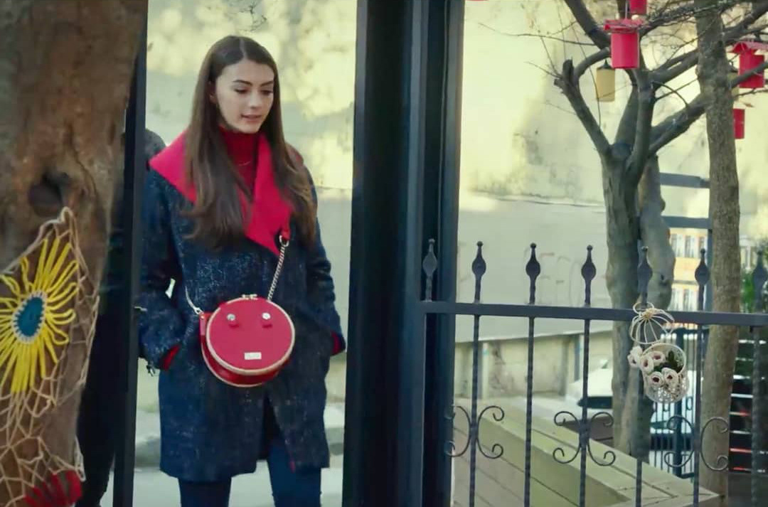 Burcu Özberk w/ Hooop the Bag Tent the Bag @ TV Show Aslan Ailem