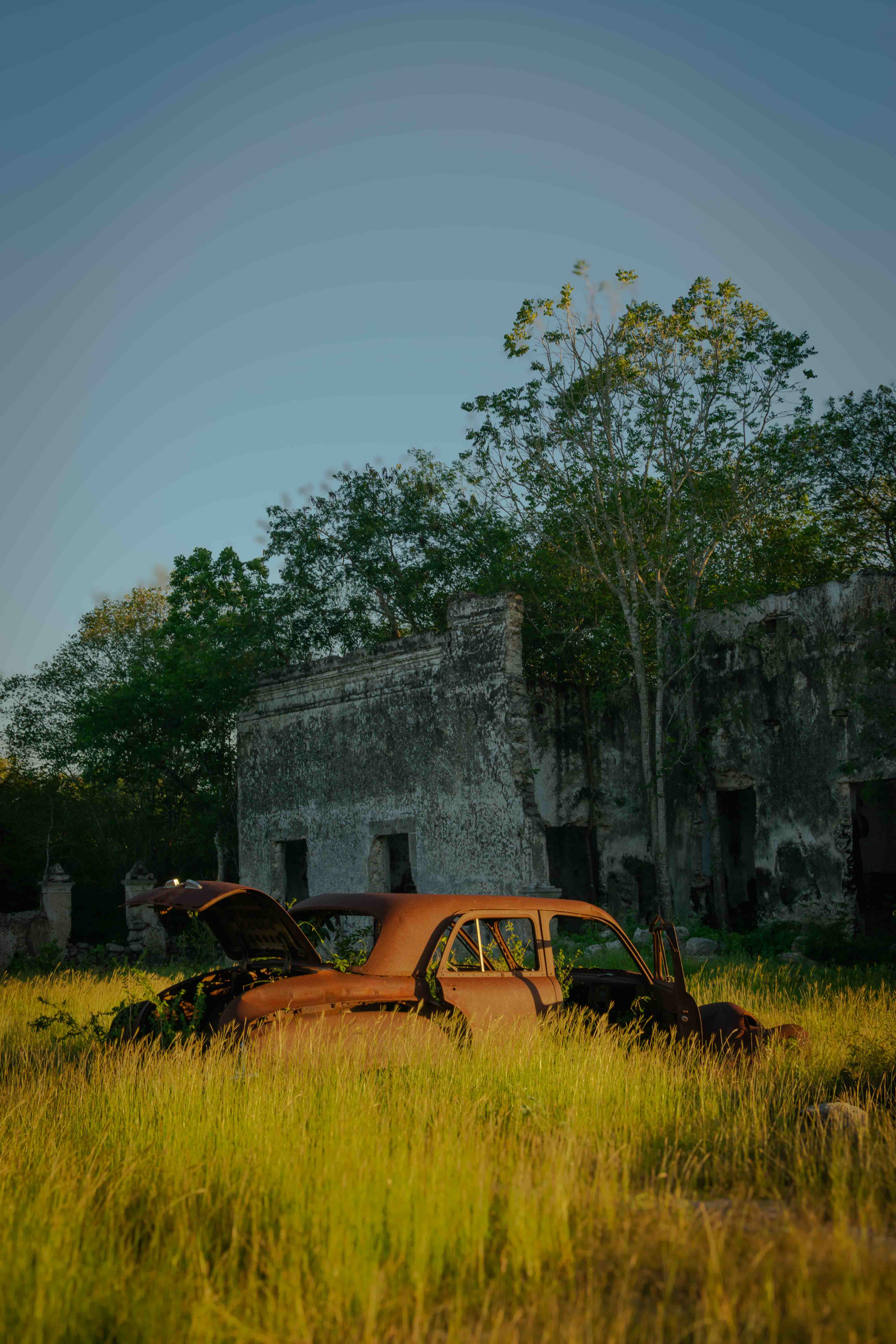 Abandon vehicle at hacienda