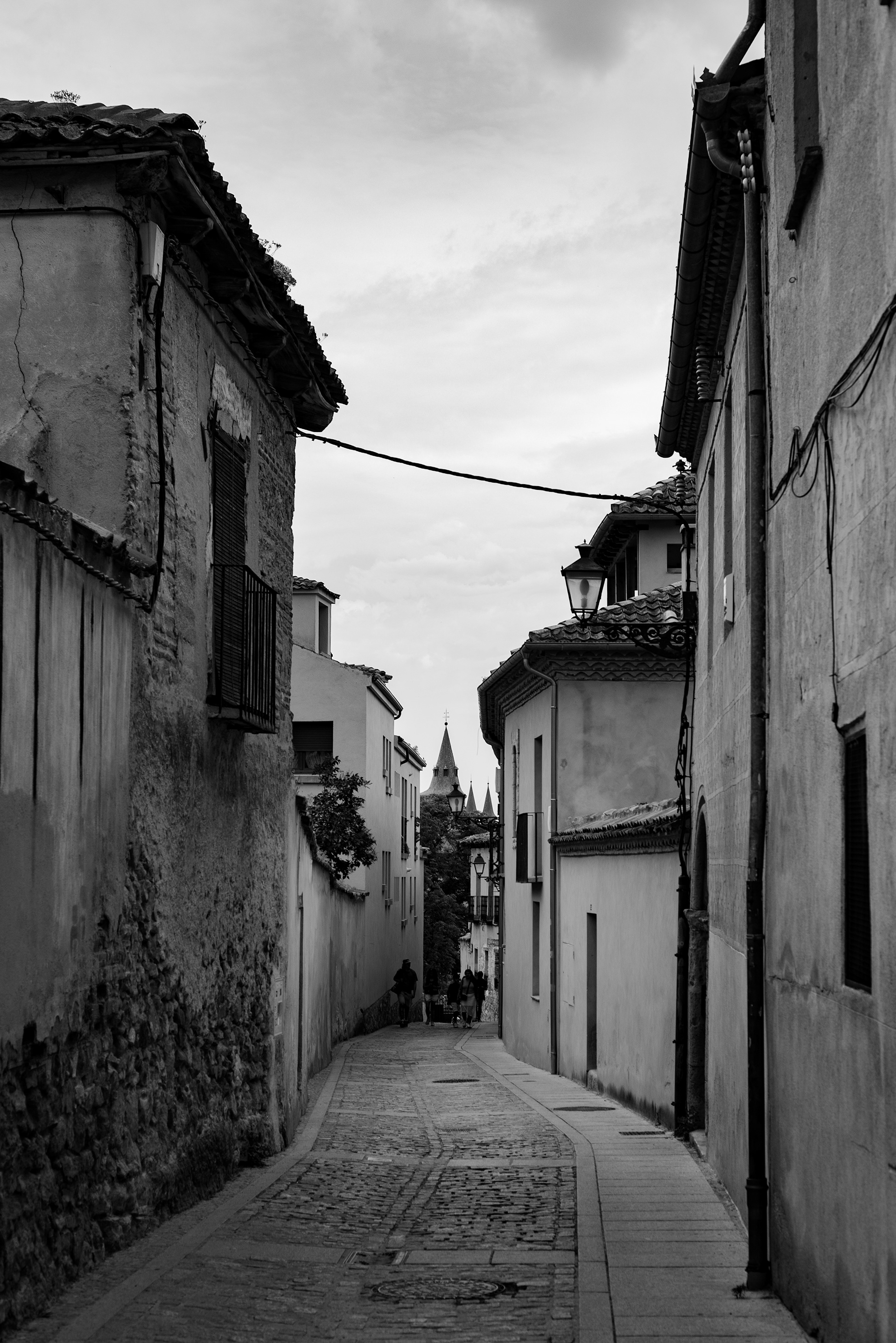 Strolling to the Alcázar, June 2025