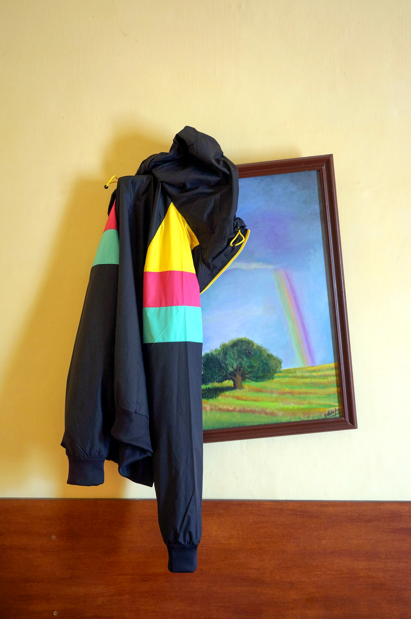 Posada, Tulumba, Córdoba. Habitación decorada con pintura de E.Bustamante.