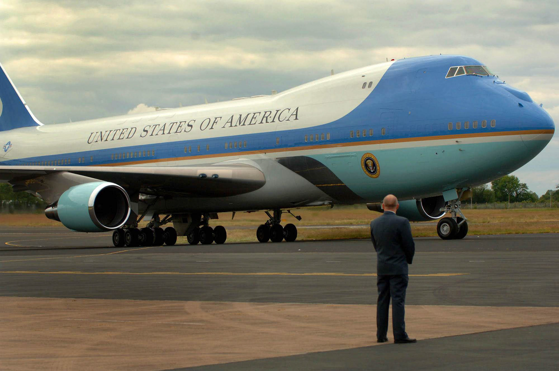 US President George Bush arrives in Northern Ireland at Aldergrove.photo by Aaron McCracken/Harrison Photography