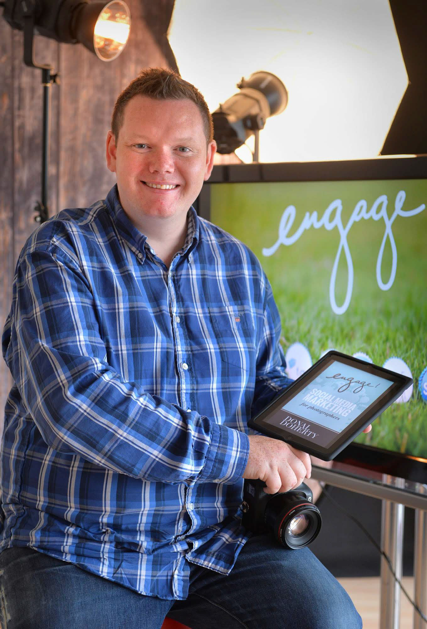 award-winning Northern Irish photographer, Donal Doherty, launched his first book ‘Engage! Social Media Marketing for Photographers’ today, 30 July 2014 at Calumet Photographic in Belfast. The aim of the book is to help photographers to utilise social media to drive sales and deliver a remarkable customer experience. Since going live on Amazon sales of the book have been amazing, making it the worldwide bestseller in the professional photography category on Amazon. Photo by Aaron McCracken/Harrisons