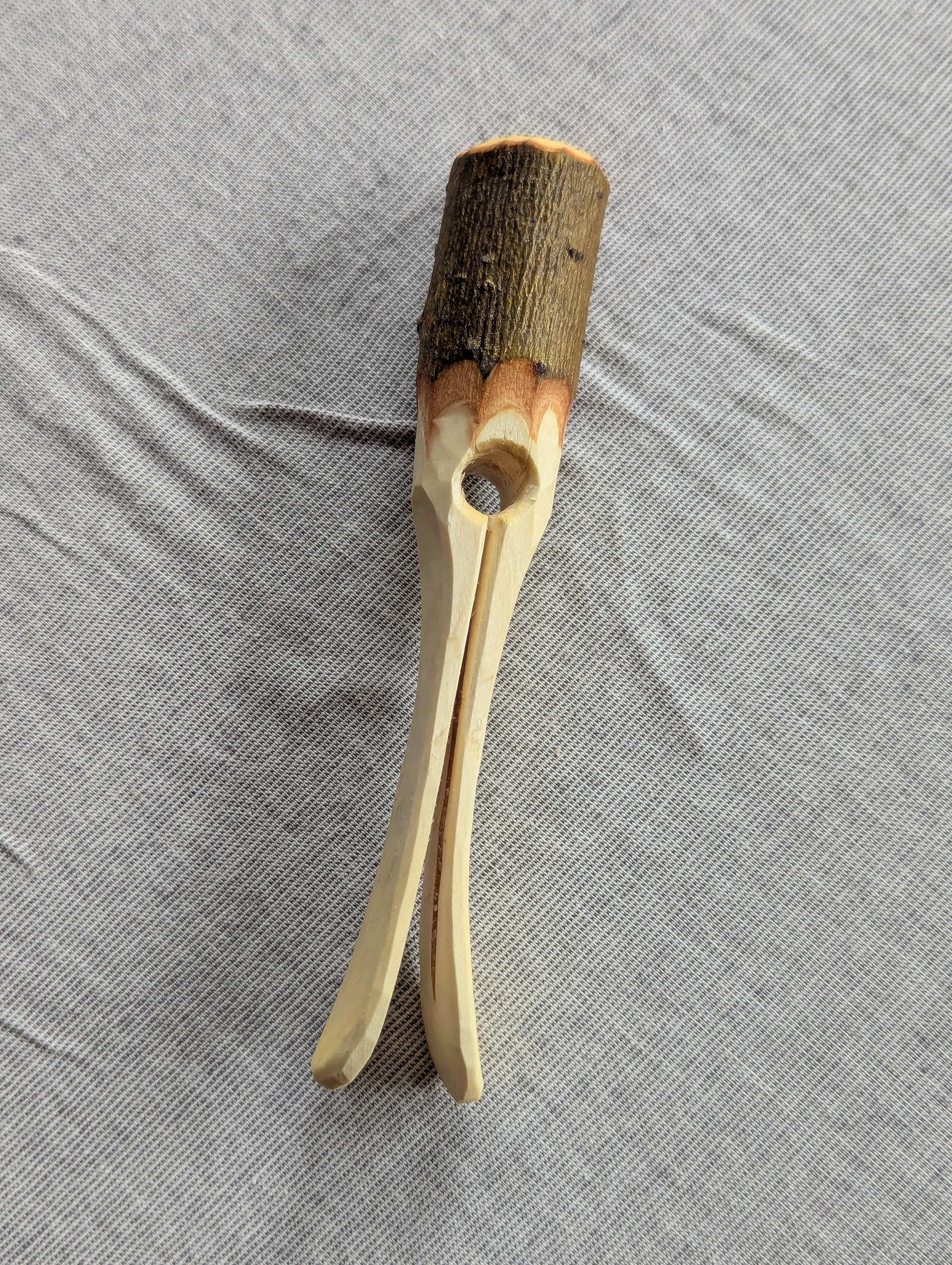 Nr. 37 / Beutel-Clip - Hasel, Acrylfarbe - 8 €