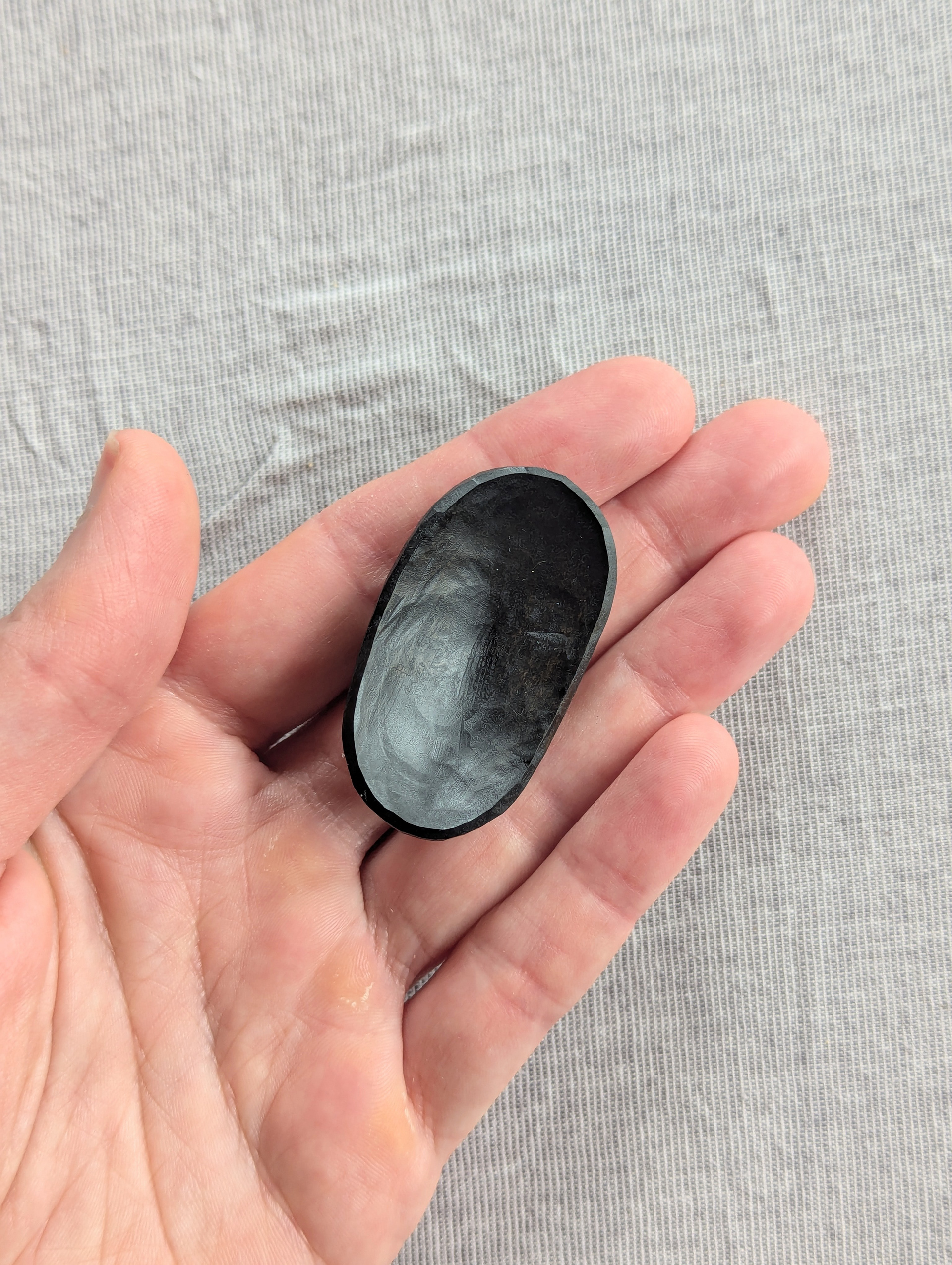 No. 34 / Kleine Schmuck-Schale - 4,5x2,5cm - Apfel, schwarzer Urushi - 10 €