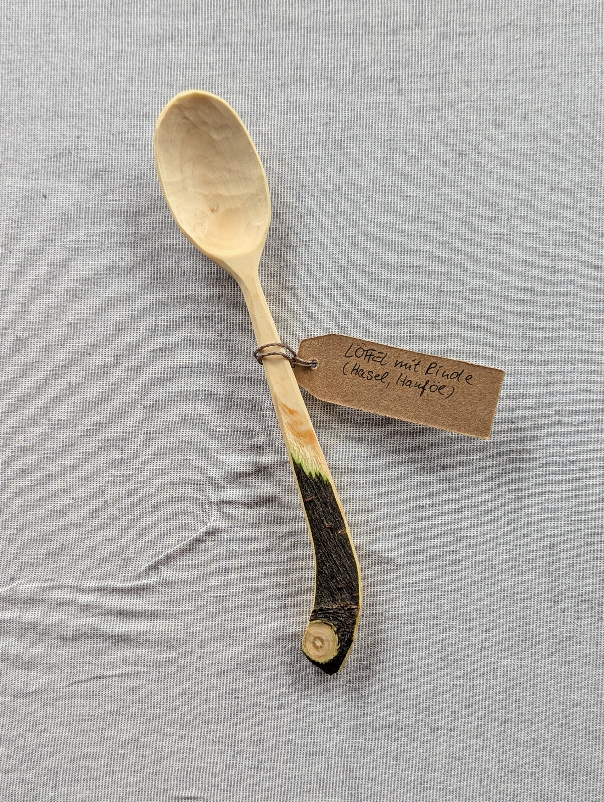 No. 24 / Kleiner Löffel mit Rinde - 17 cm - Hasel, Hanföl - 18 €