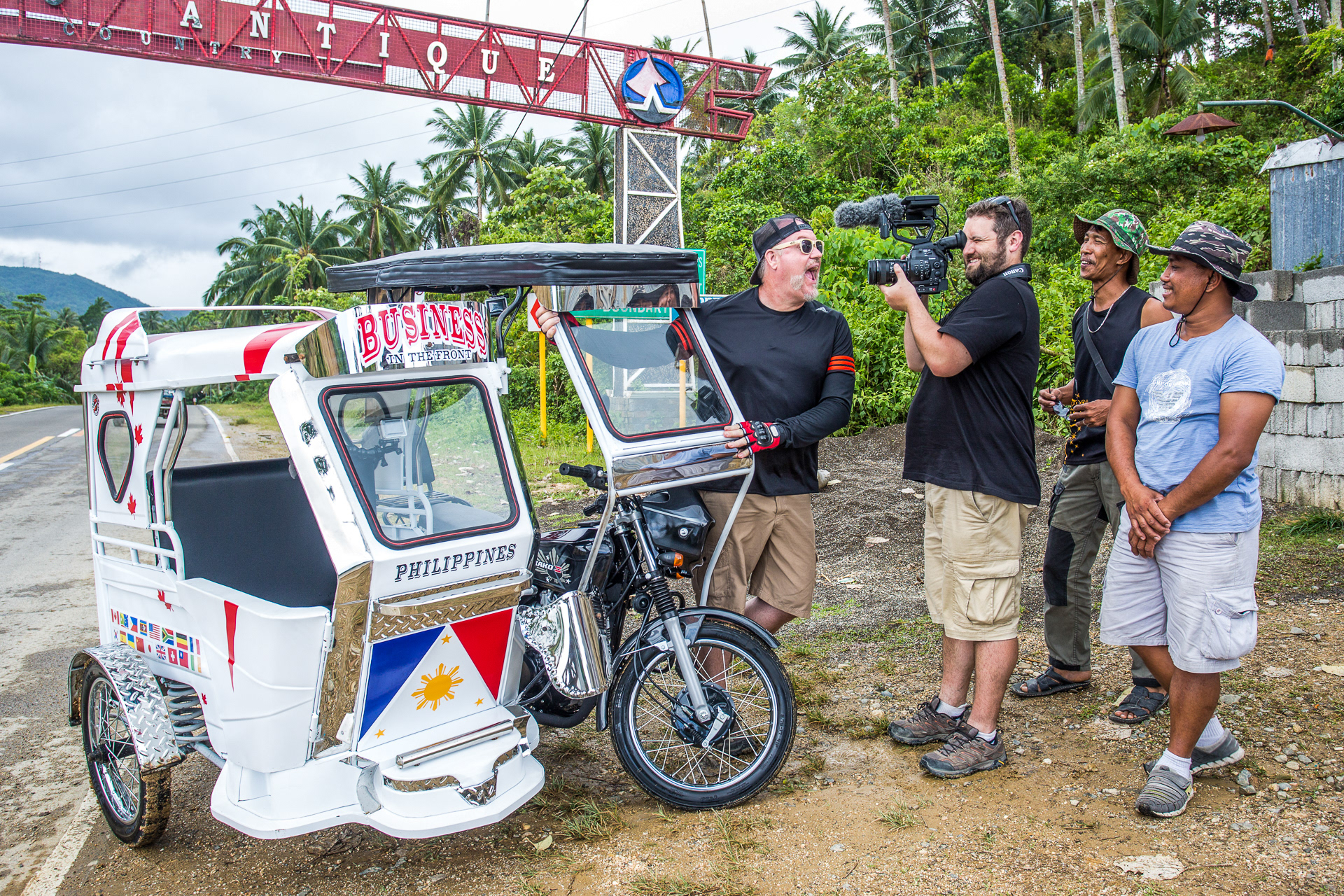 Getting a close and personal look of Claus' molars.