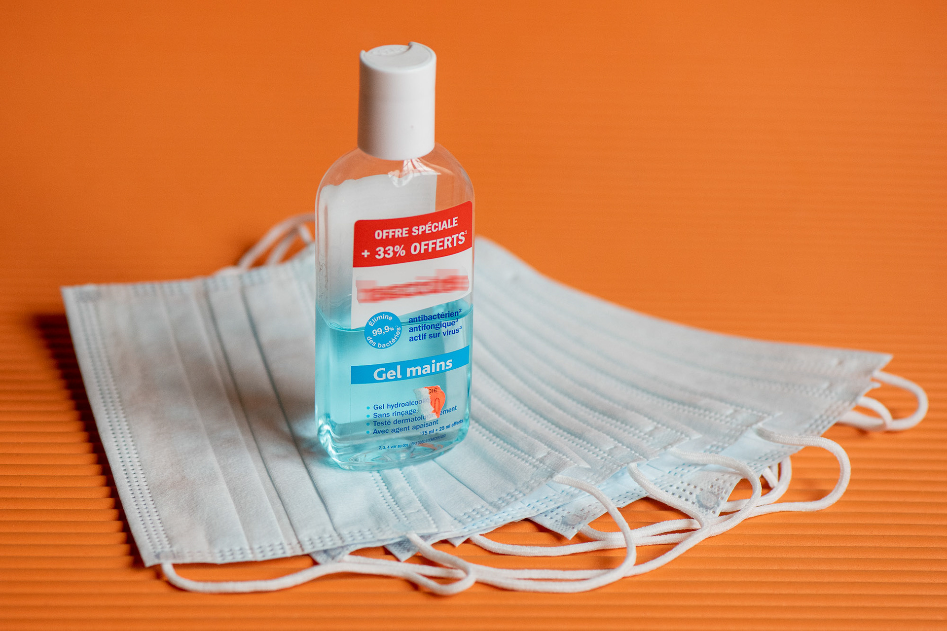 masques chirurgicaux et gel hydroalcoolique