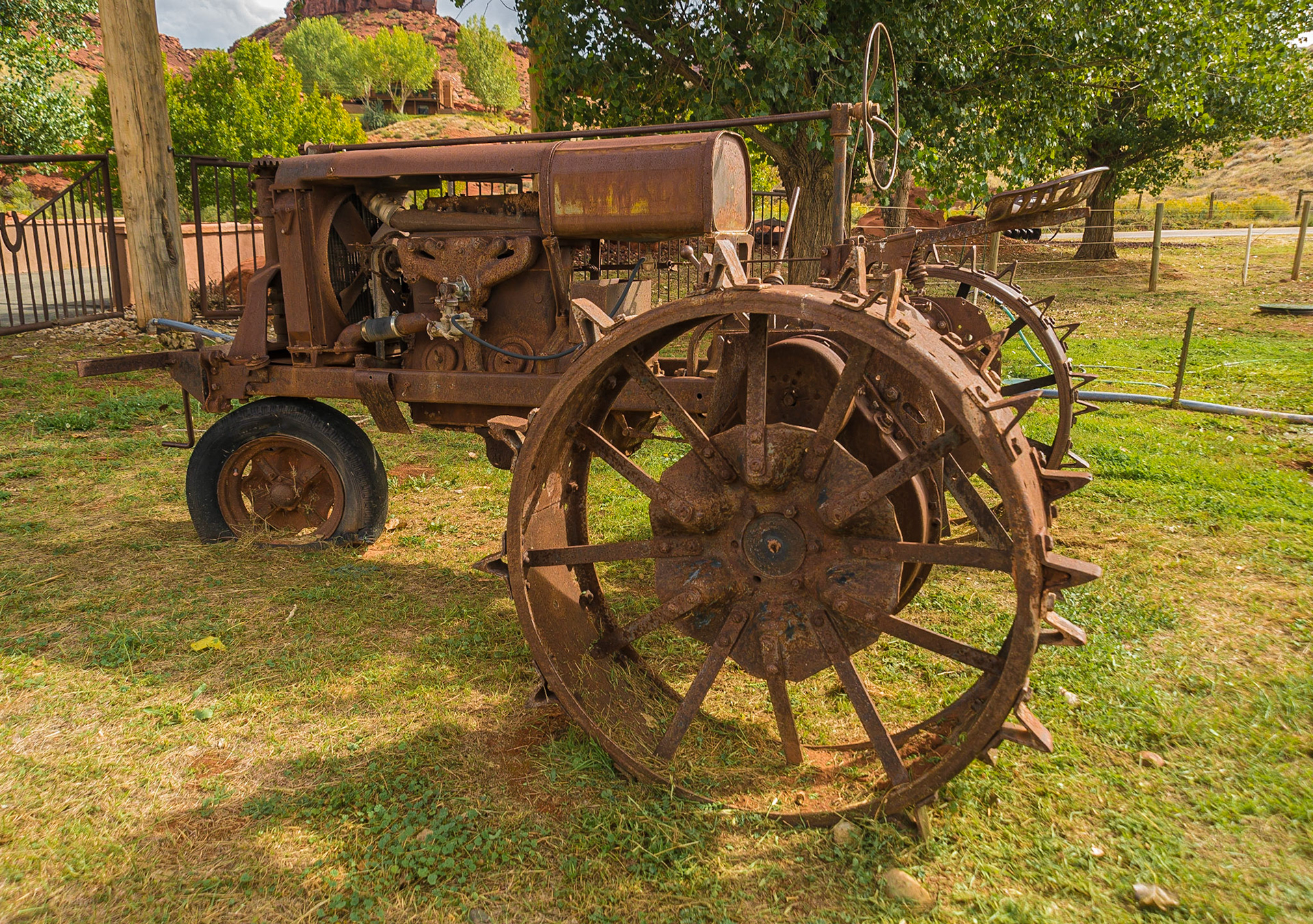 DTGD21826-Old Tractor